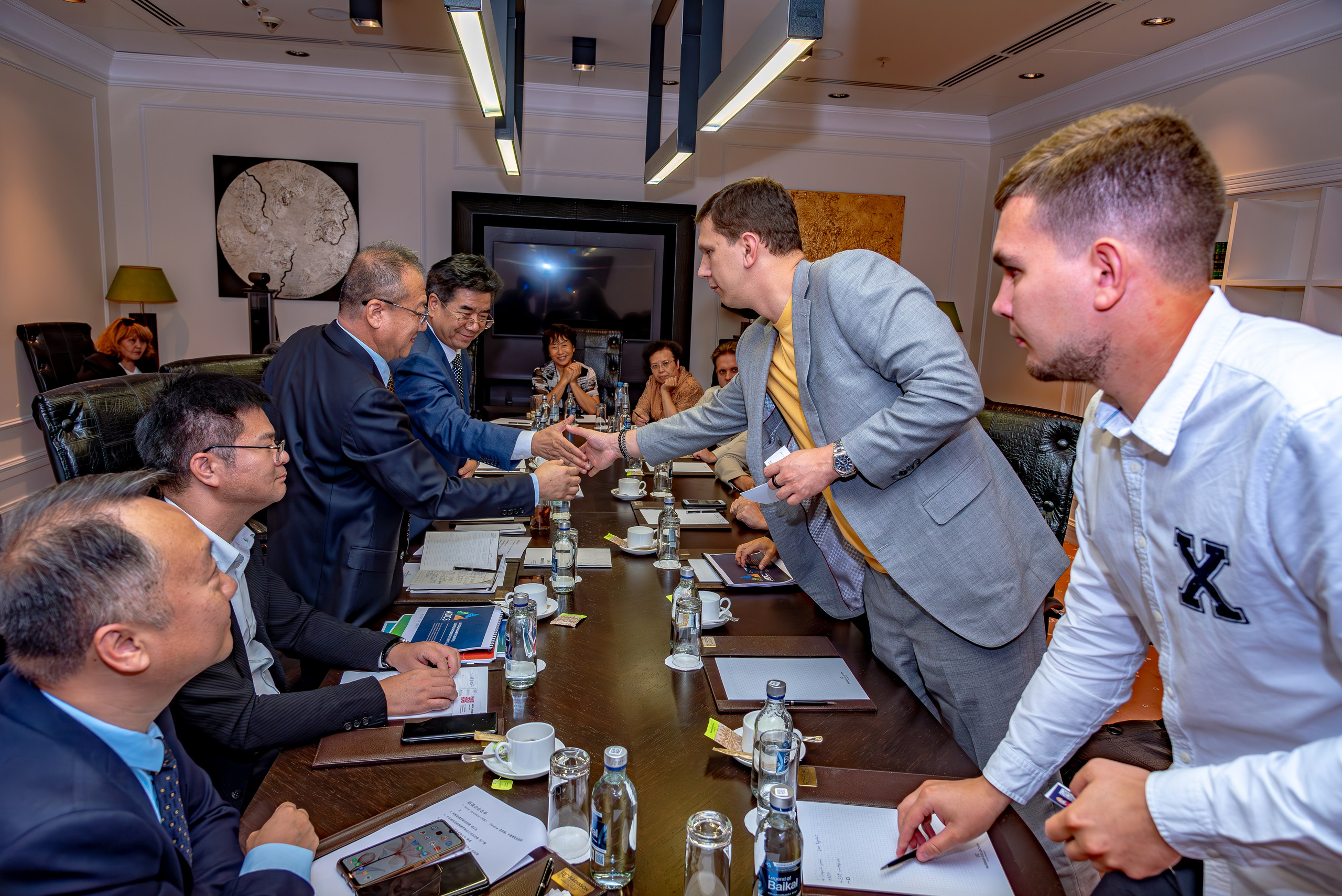 Профессиональная репортажная фотосъемка бизнес мероприятий,  в Москве, живые фото без фильтров. Используется полностью бесшумная полнокадровая фотокамера. 