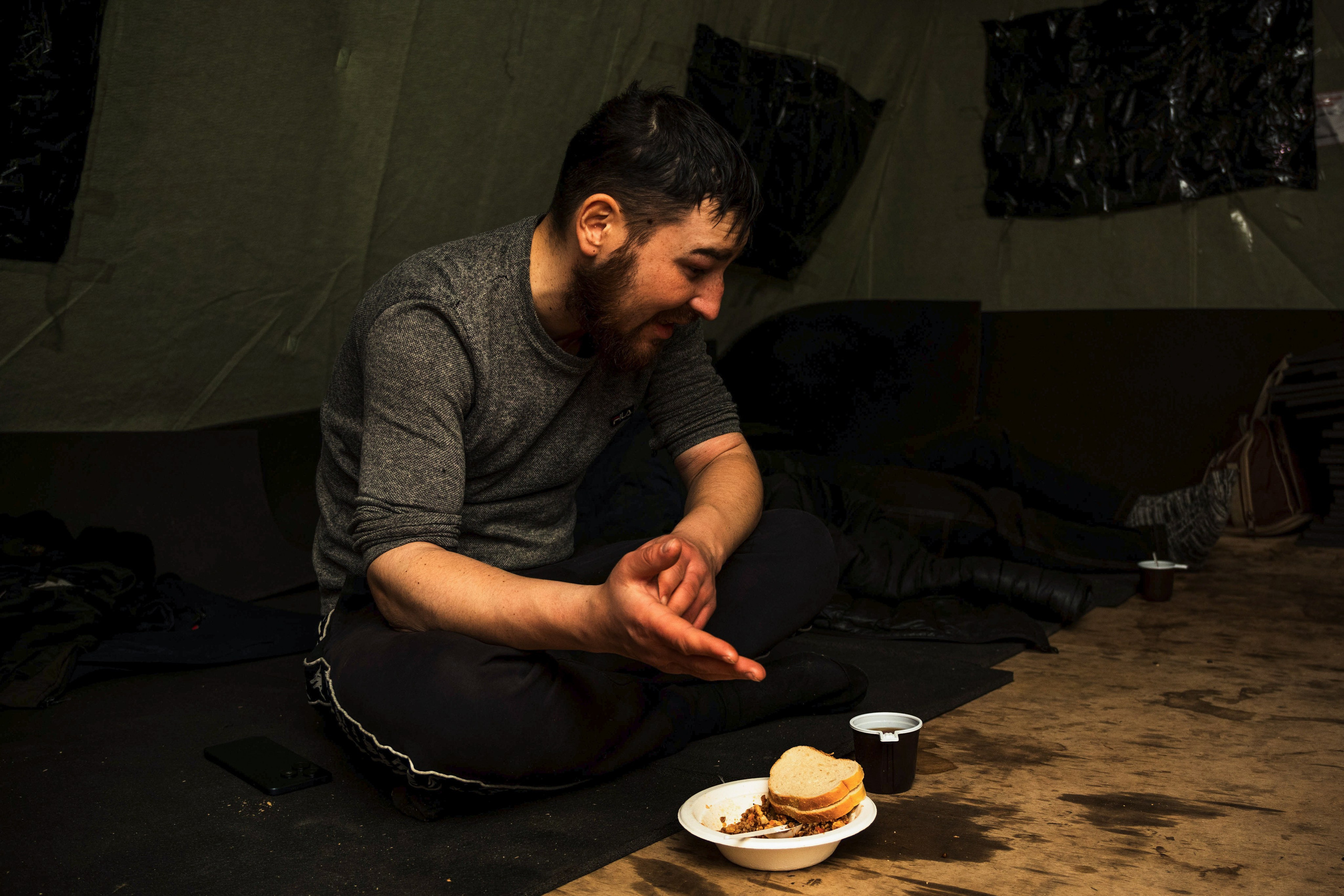 Репортажная съемка. «Ночлежка». Пункт обогрева; Неравнодуш. Репортажный фотограф в СПб