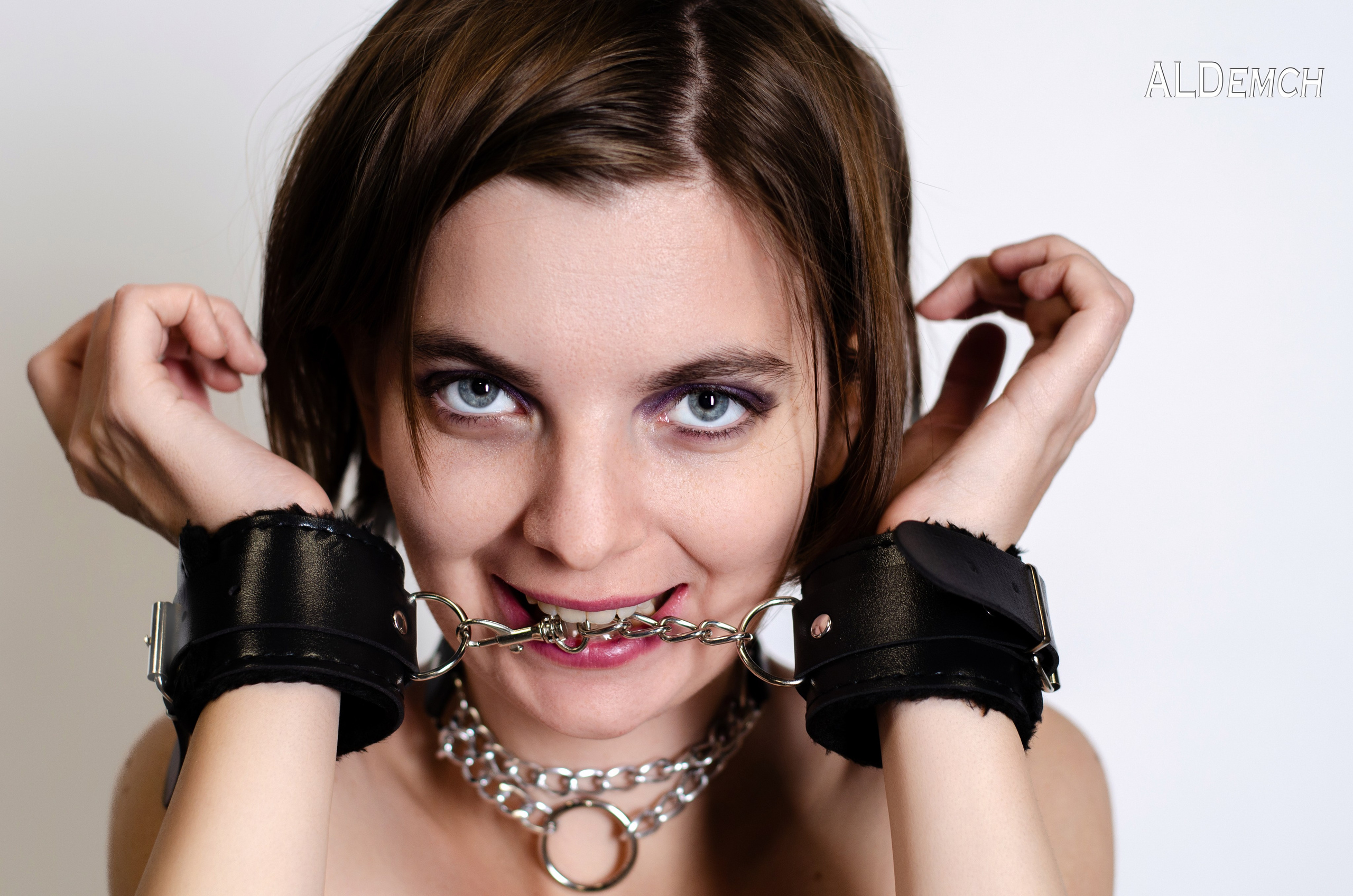 Фотосессия девушки в прозрачном чёрном нижнем белье в Москве