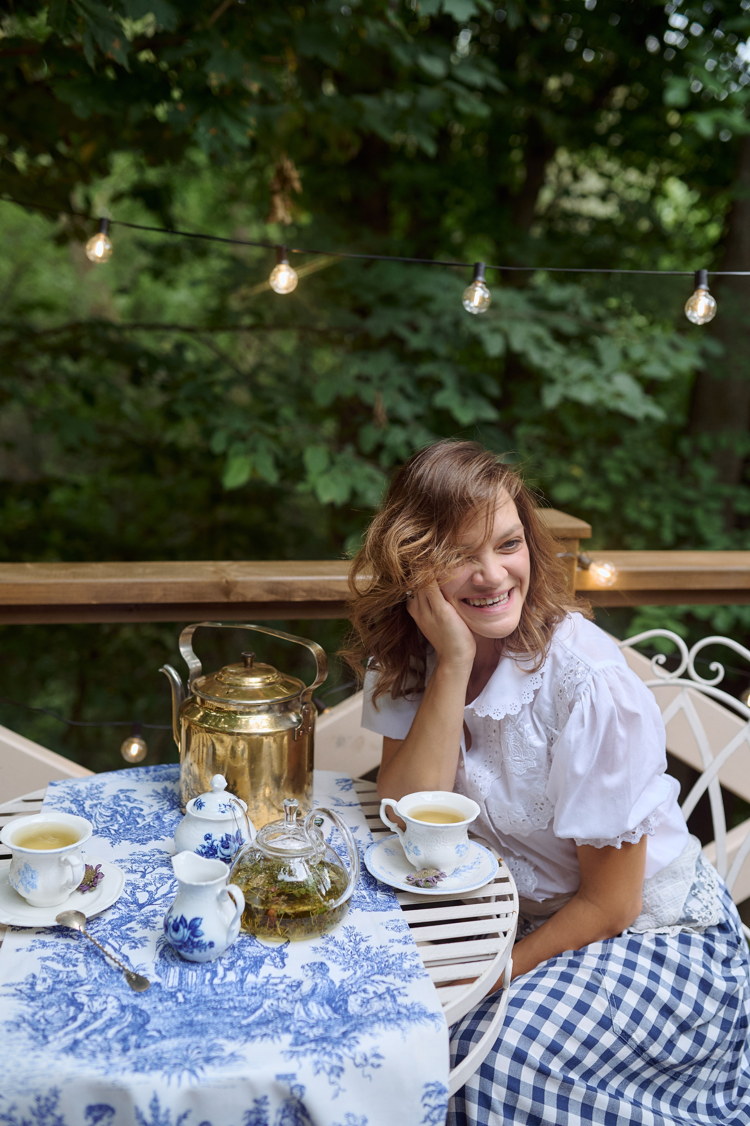 Алёна и Рада в Чайной. Семейный и свадебный lifestyle-фотограф в Москве Мария Петрова