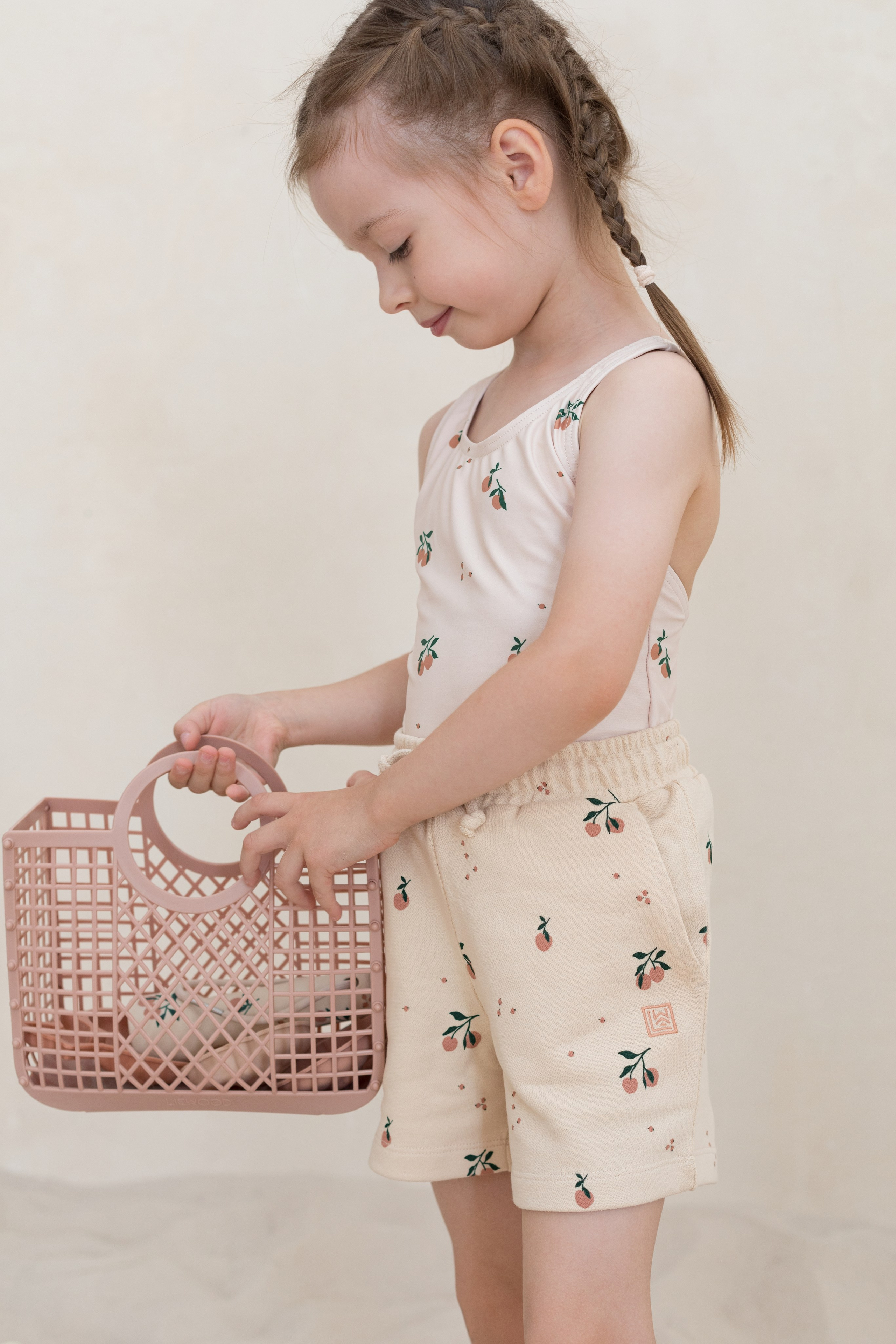 Фотосессия в песке для детского бренда. Детский и контент фотограф Надя Волкова Санкт-Петербург