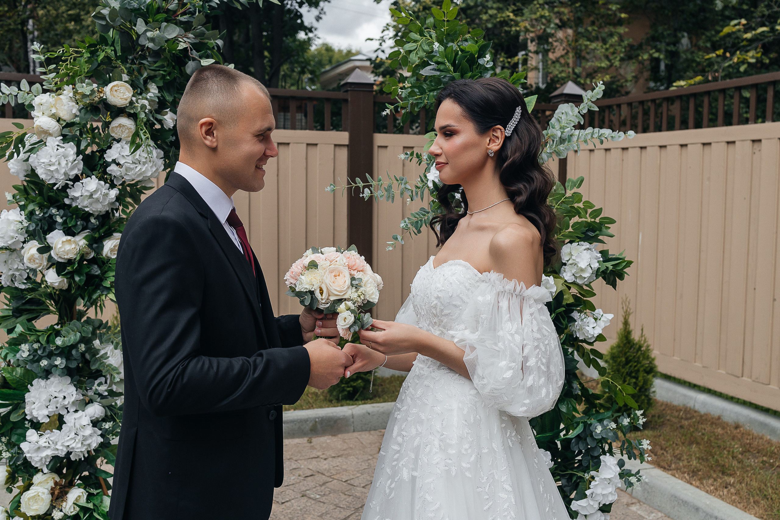 Волшебное утро невесты в номере отеля. Олег Сверчков | Свадебный фотограф Вологда