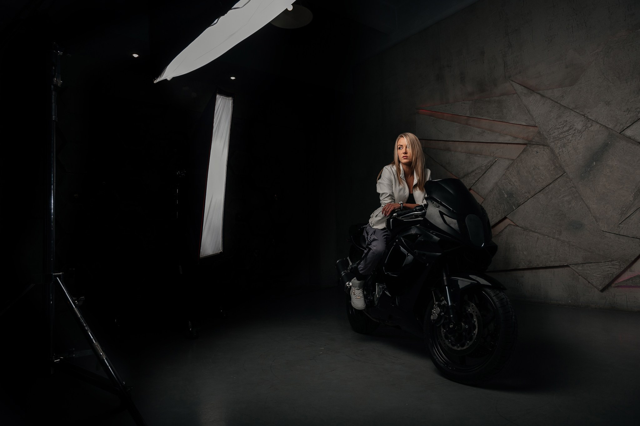 Девушка и мотоцикл. Свадебный и семейный фотограф из Санкт-Петербурга Климов Анатолий