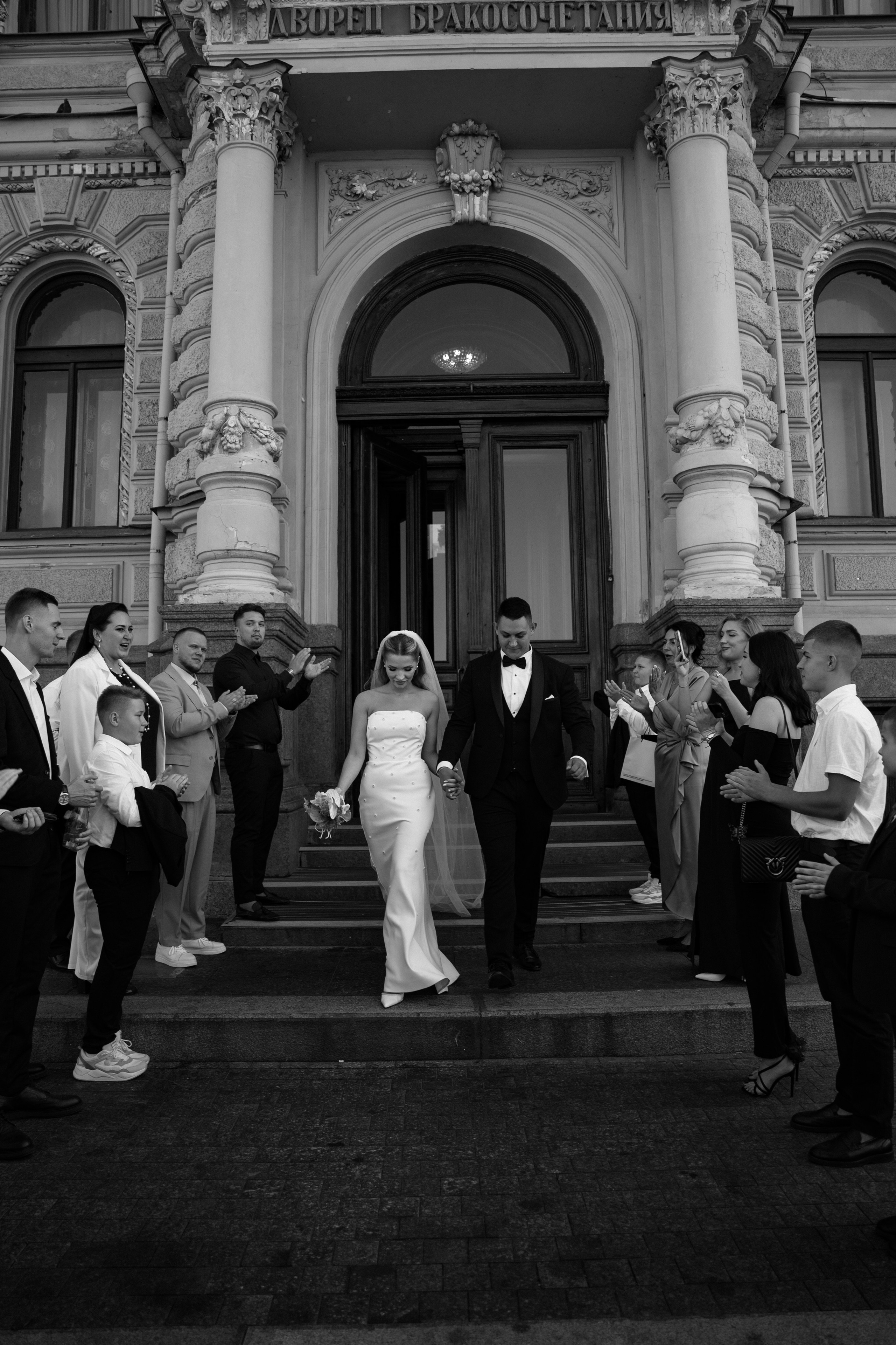 Виктория & Роман. Камерная городская свадьба в видовом ресторане в стиле современная классика. Свадебный фотограф организатор в Санкт-Петербурге Ассоль Опарина