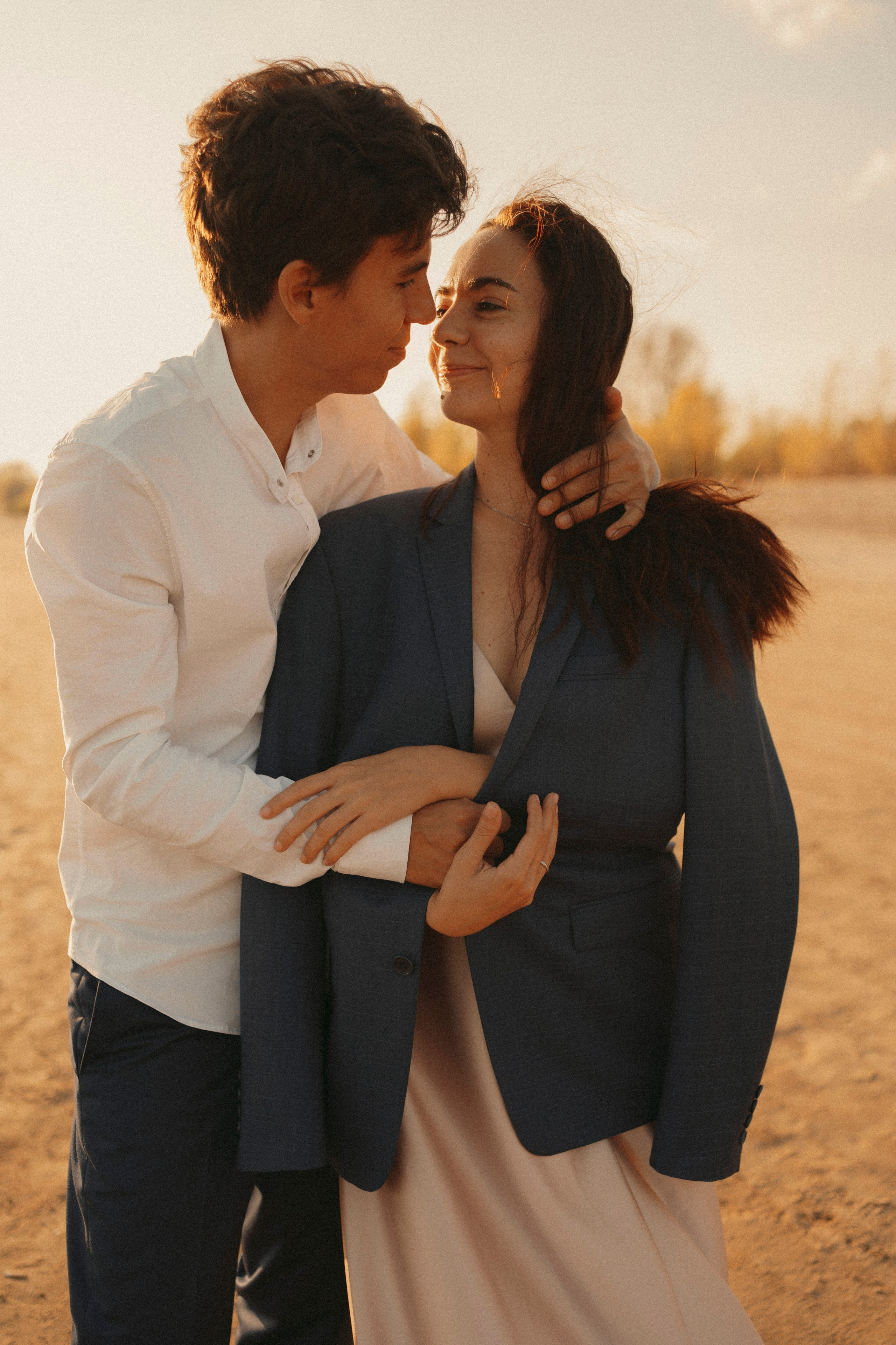 Love Story в свадебных нарядах на берегу реки. Портретный фотограф в Казани, Красной Поляне и Сочи Анна Кузнецова