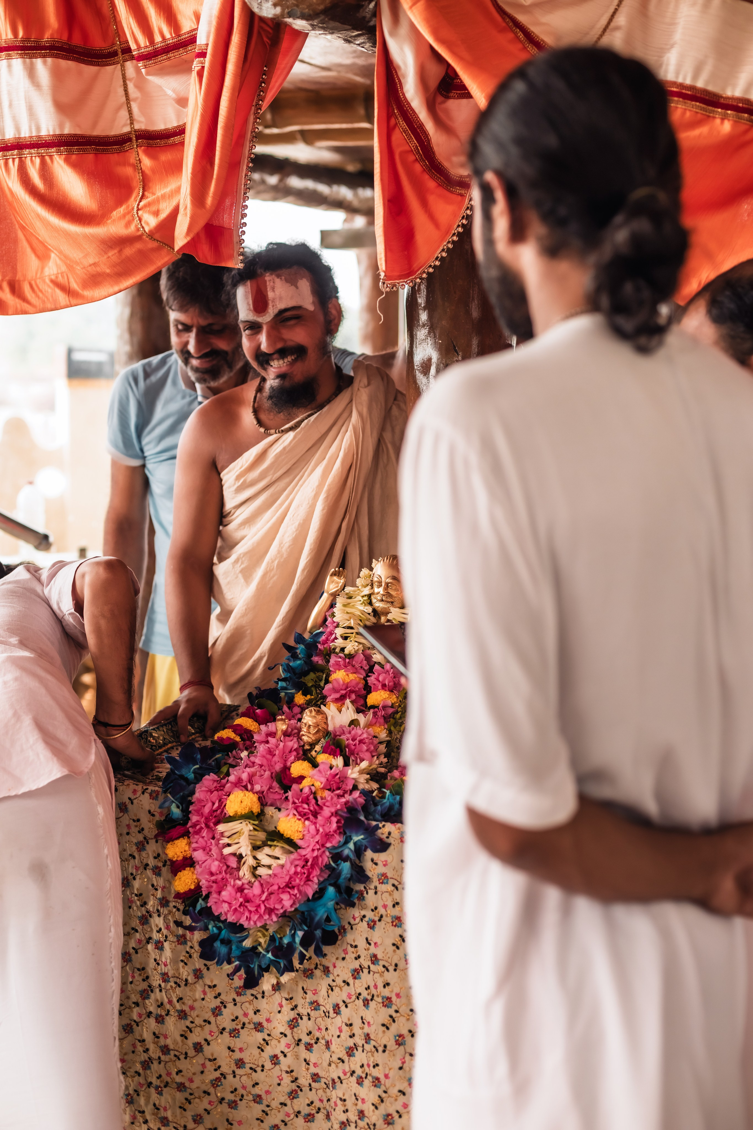 Abhisheka Devraha Baba on Sri Devdas ji maharaj bd. Mariam Bagdasaryan