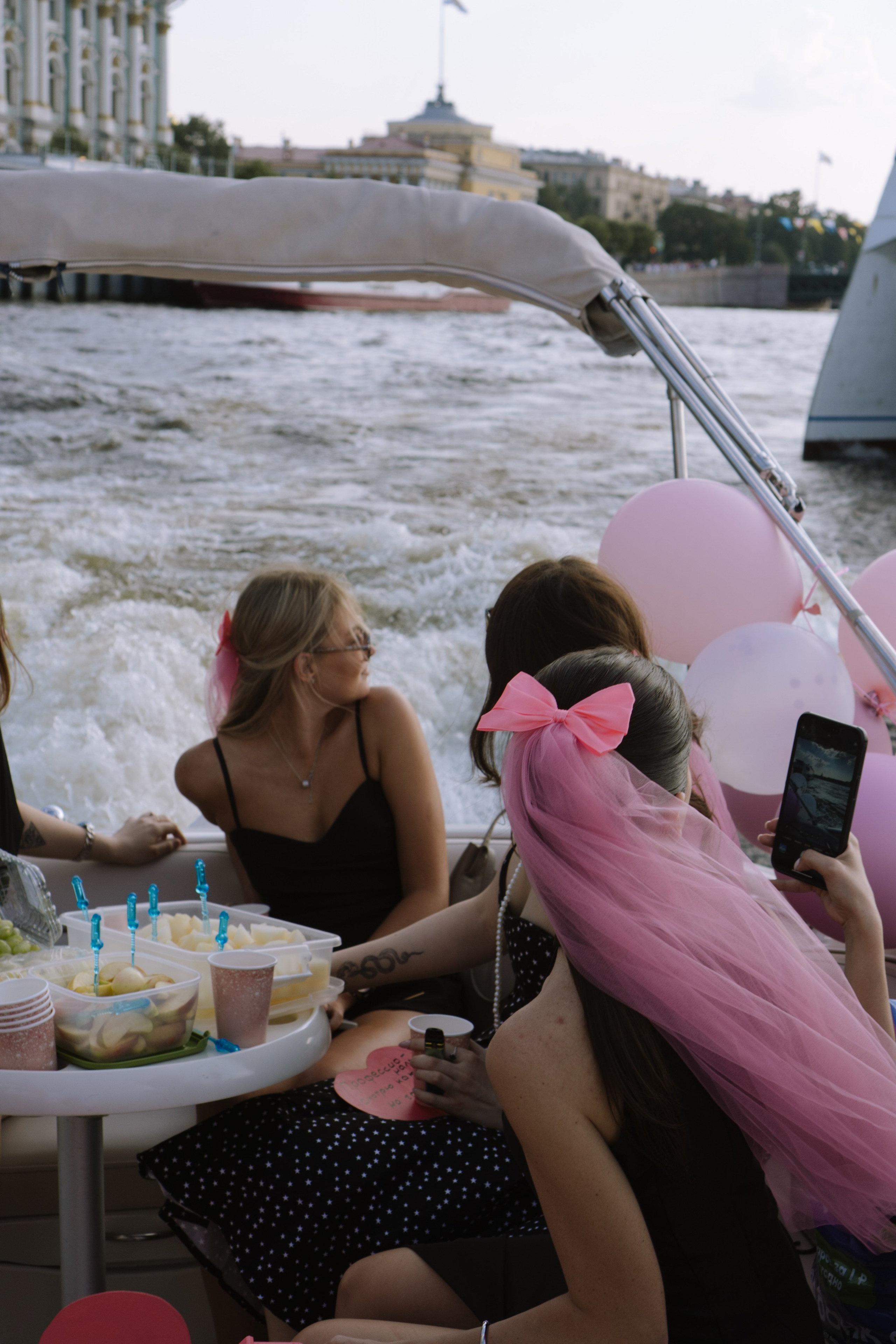 ДЕВИЧНИК НА КАТЕРЕ. Профессиональный фотограф, Санкт-Петербург — Виктория Богомолова