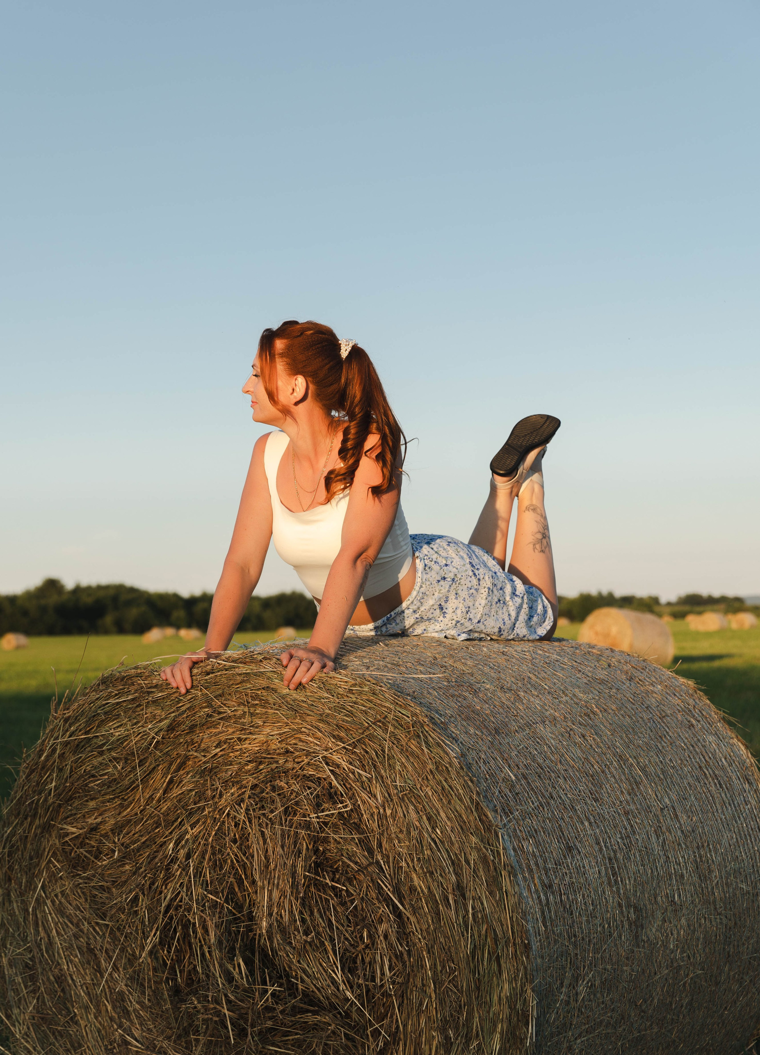 Молодость — это танцевать с бокалом. Свадебный и семейный фотограф в Карелии