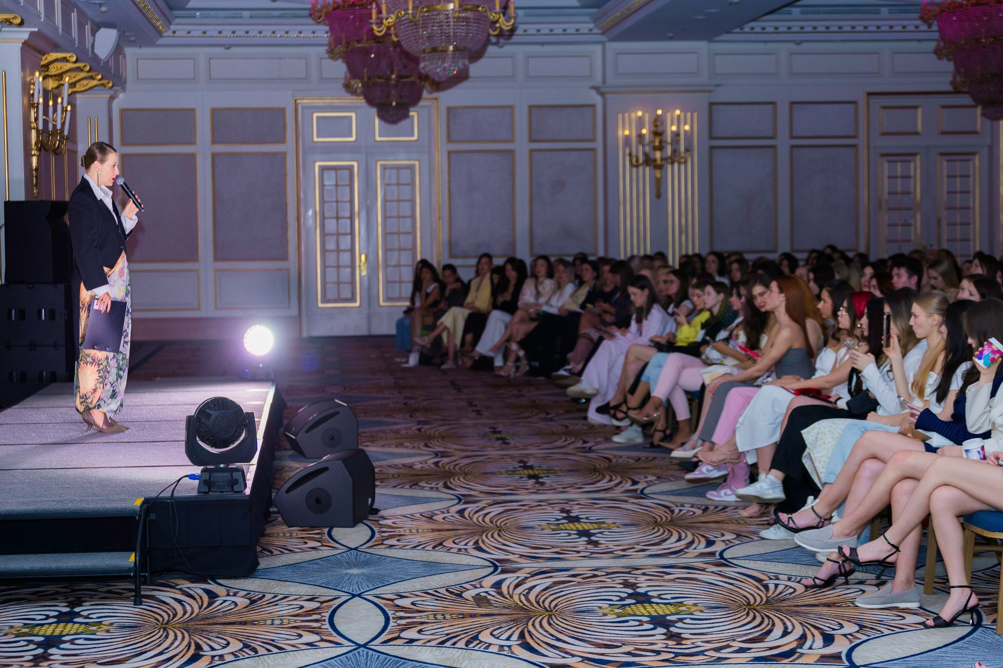 Тренинг Ксении Собчак. Photomantis