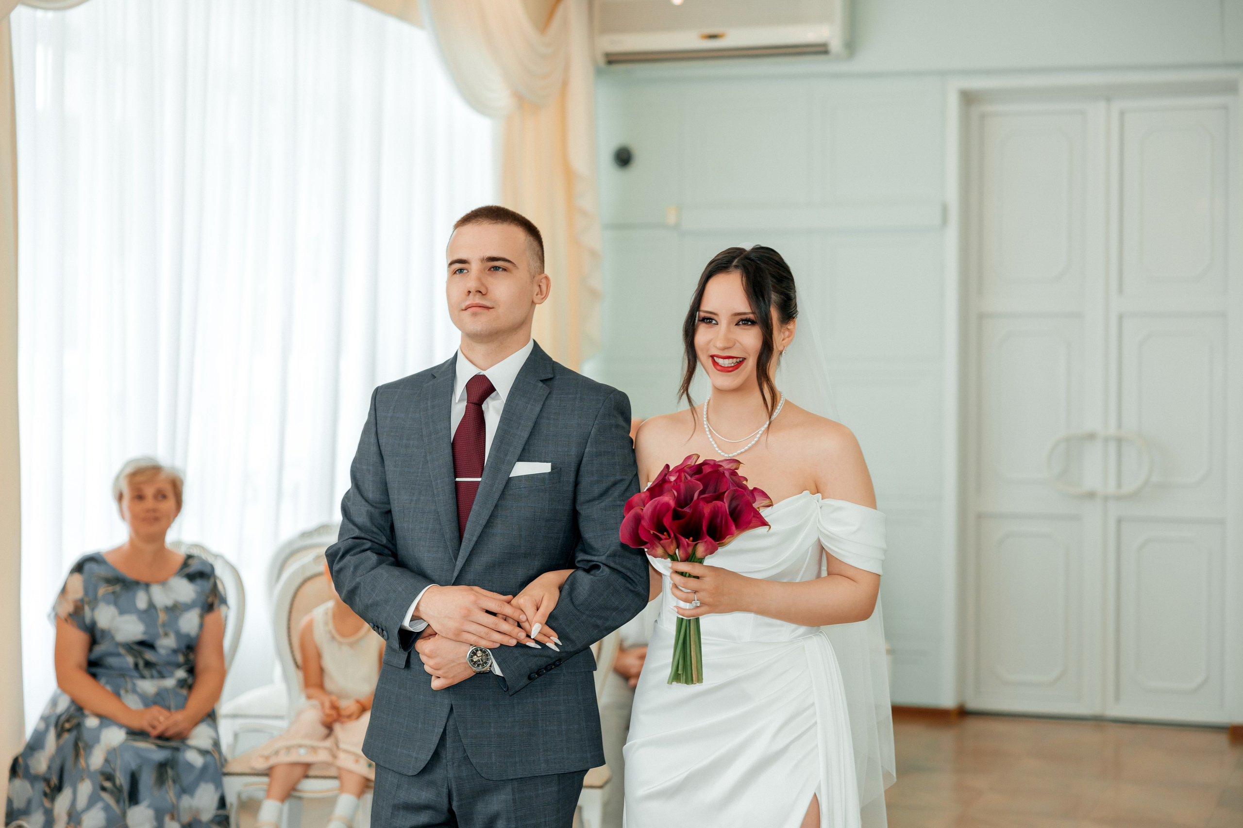 Белый лист. Александр Антонов. Профессиональный свадебный, репортажный фотограф в Москве, Подольске. Фото+Видео на любой праздник