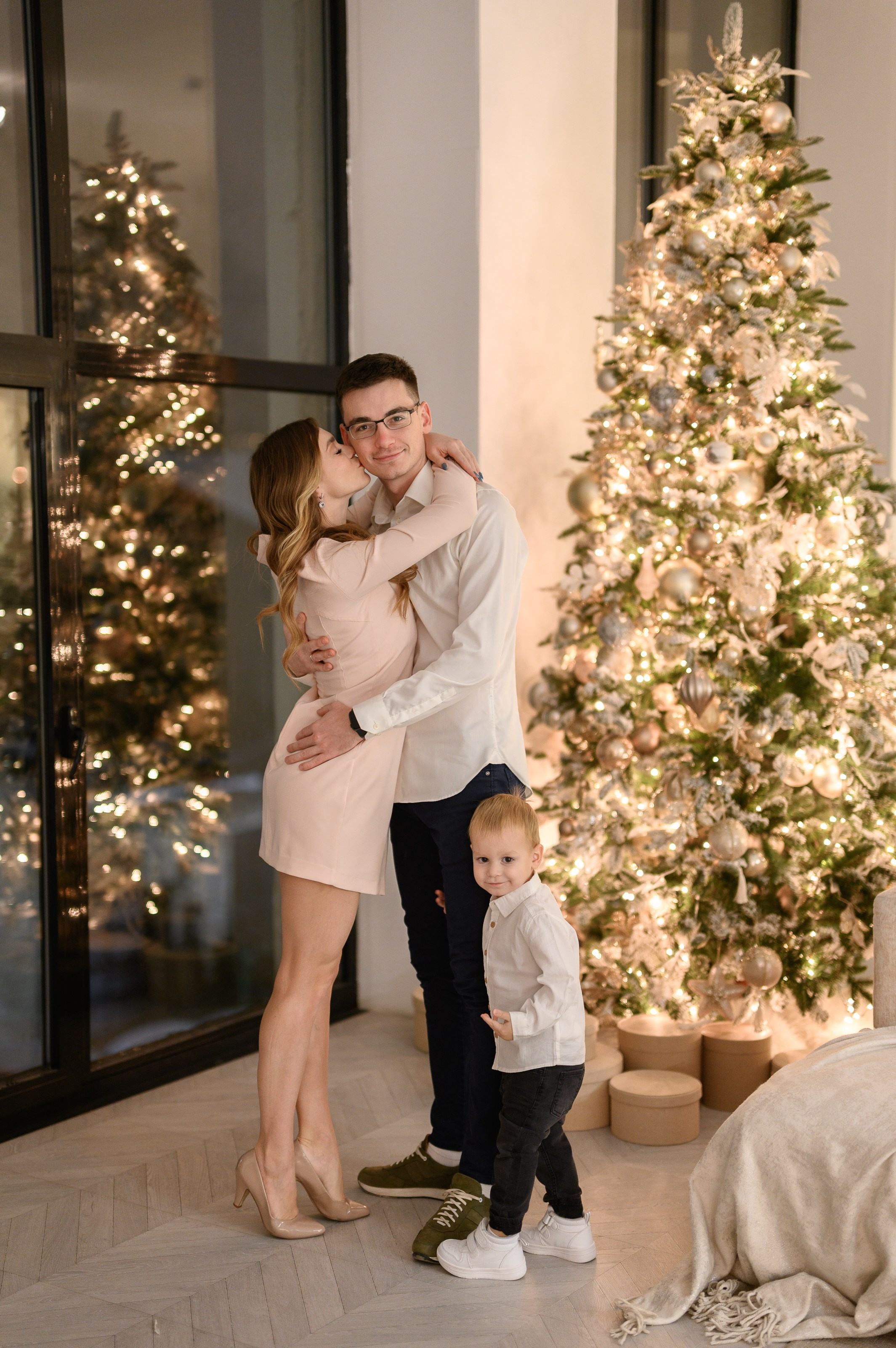 Семейная новогодняя фотосессия в фотостудии Мимика, зал Мия. Semerlina.ru