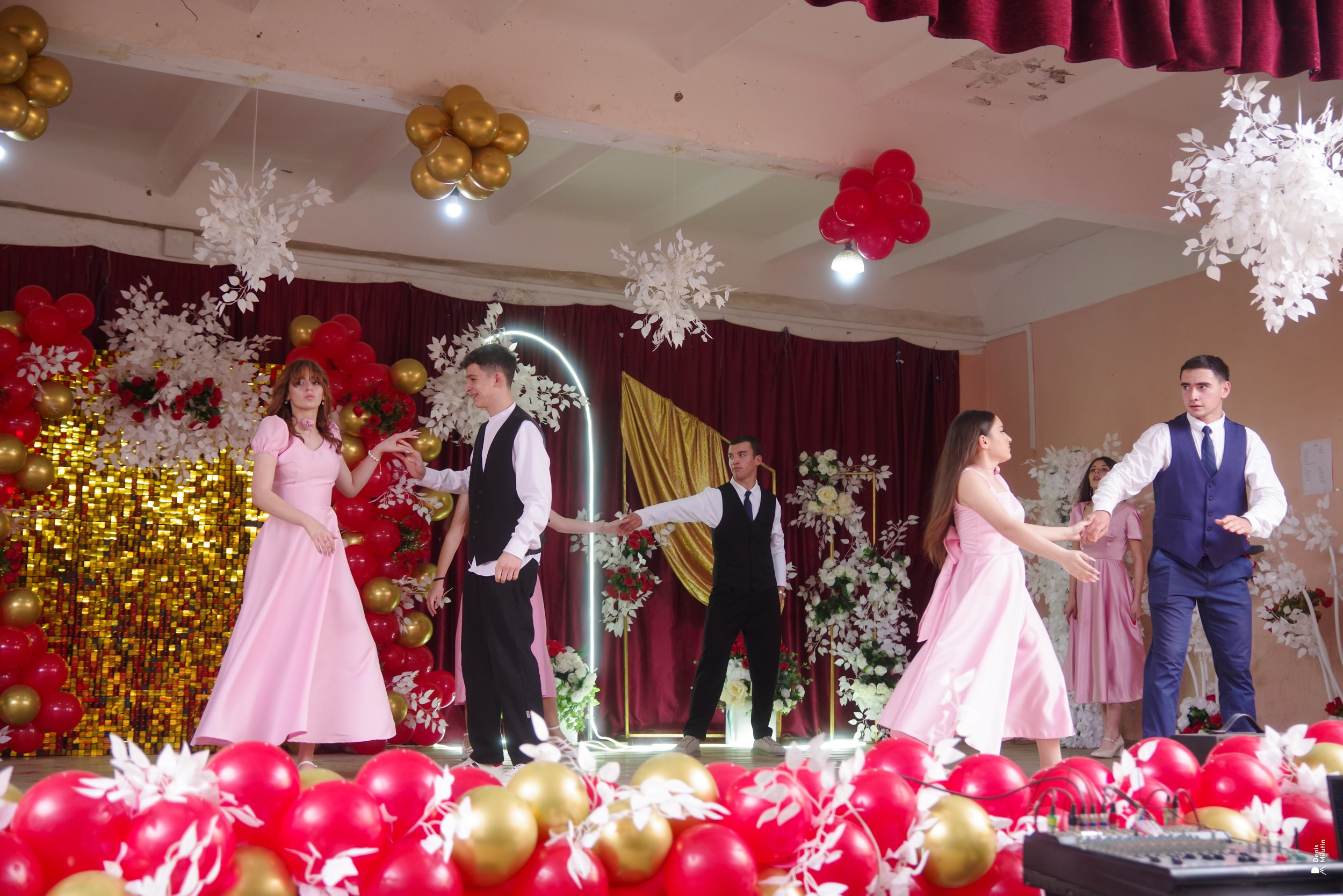 Абаша концерт в школе. Портретный фотограф Денис Милютин