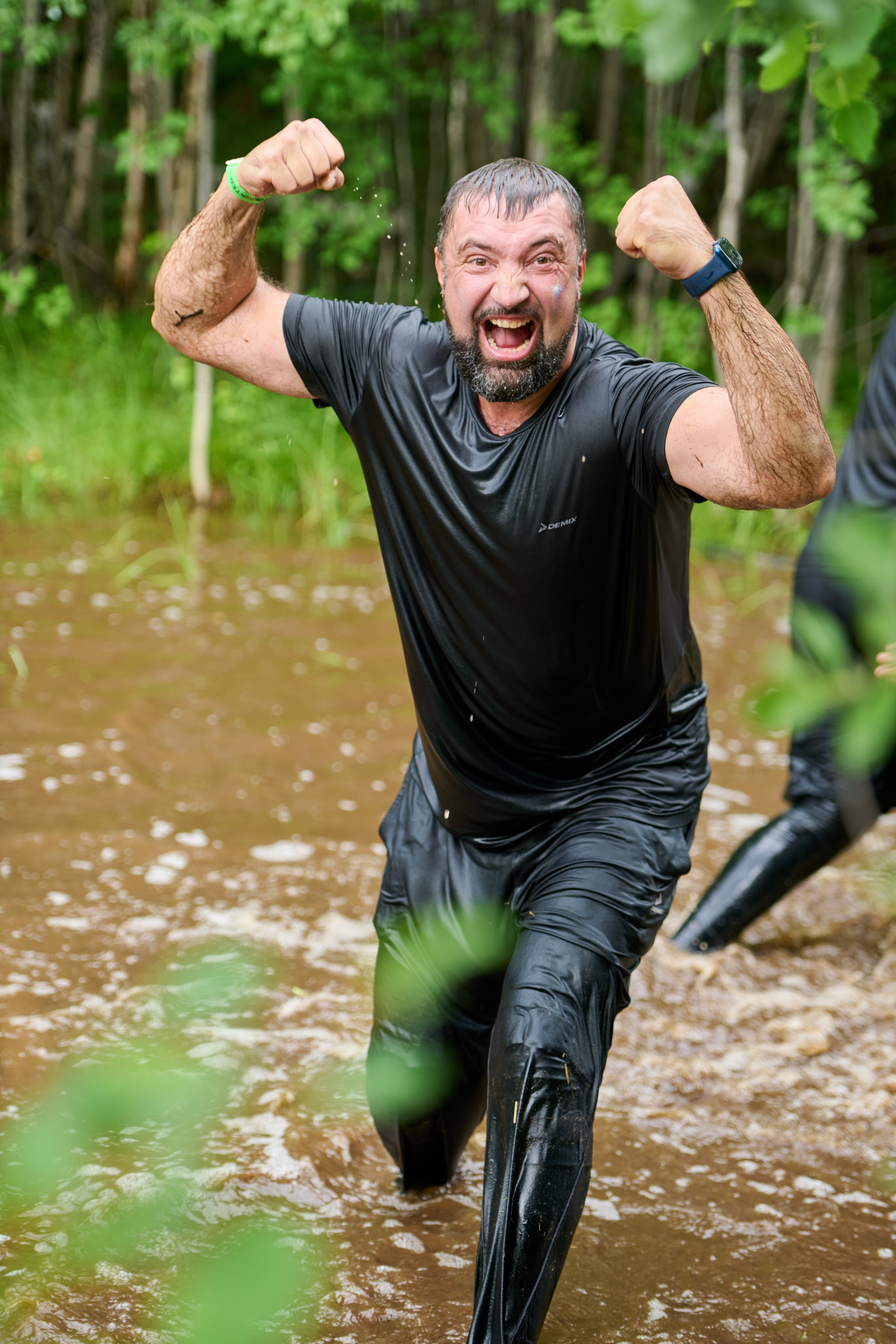 Фоторепортаж с забега Стальной характер в Сургуте, 5 июля 2025. Репортажный и семейный фотограф — Шелихов Сергей