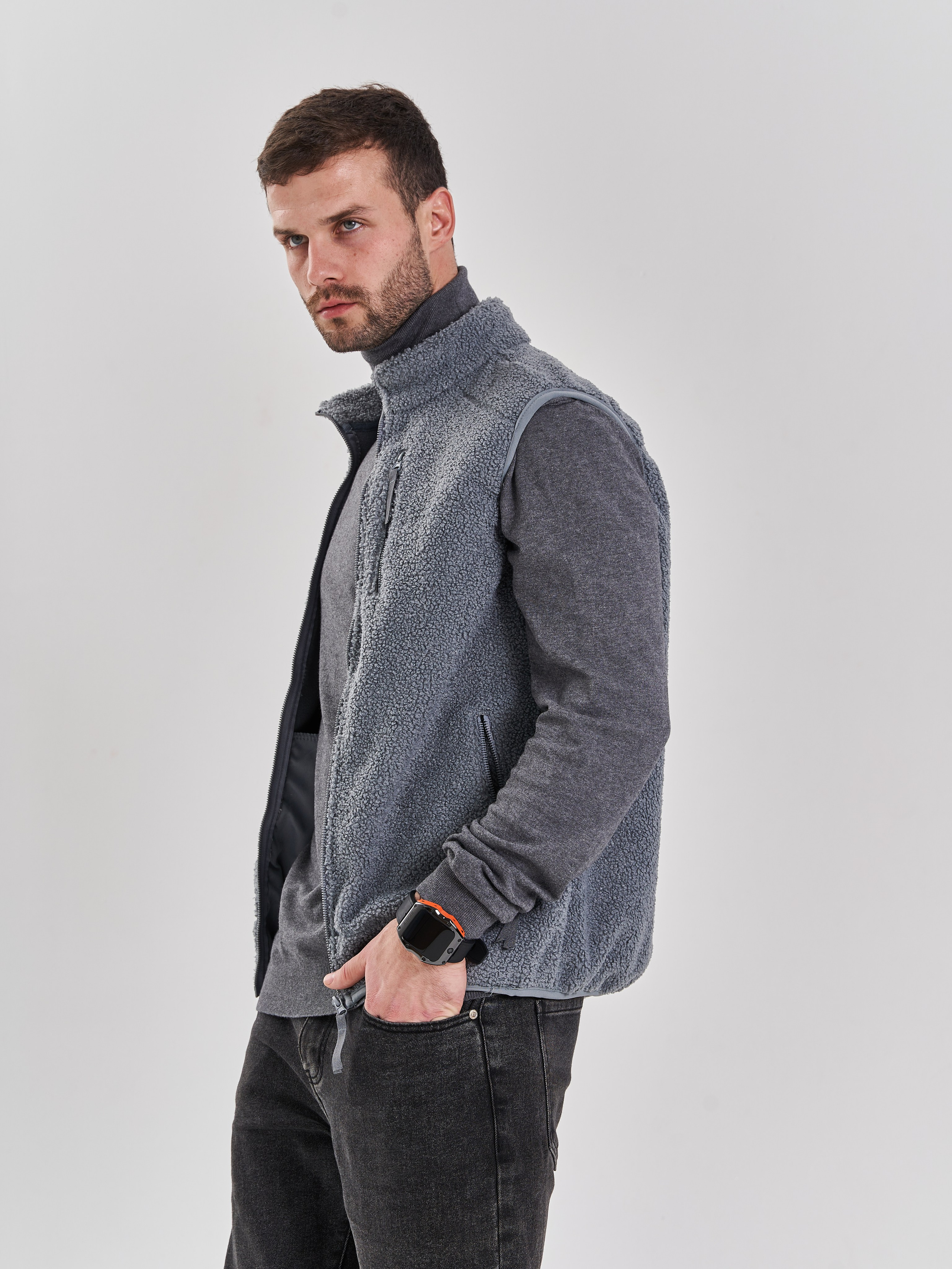 Мужские кофты. Фотограф для маркетплейсов в Москве