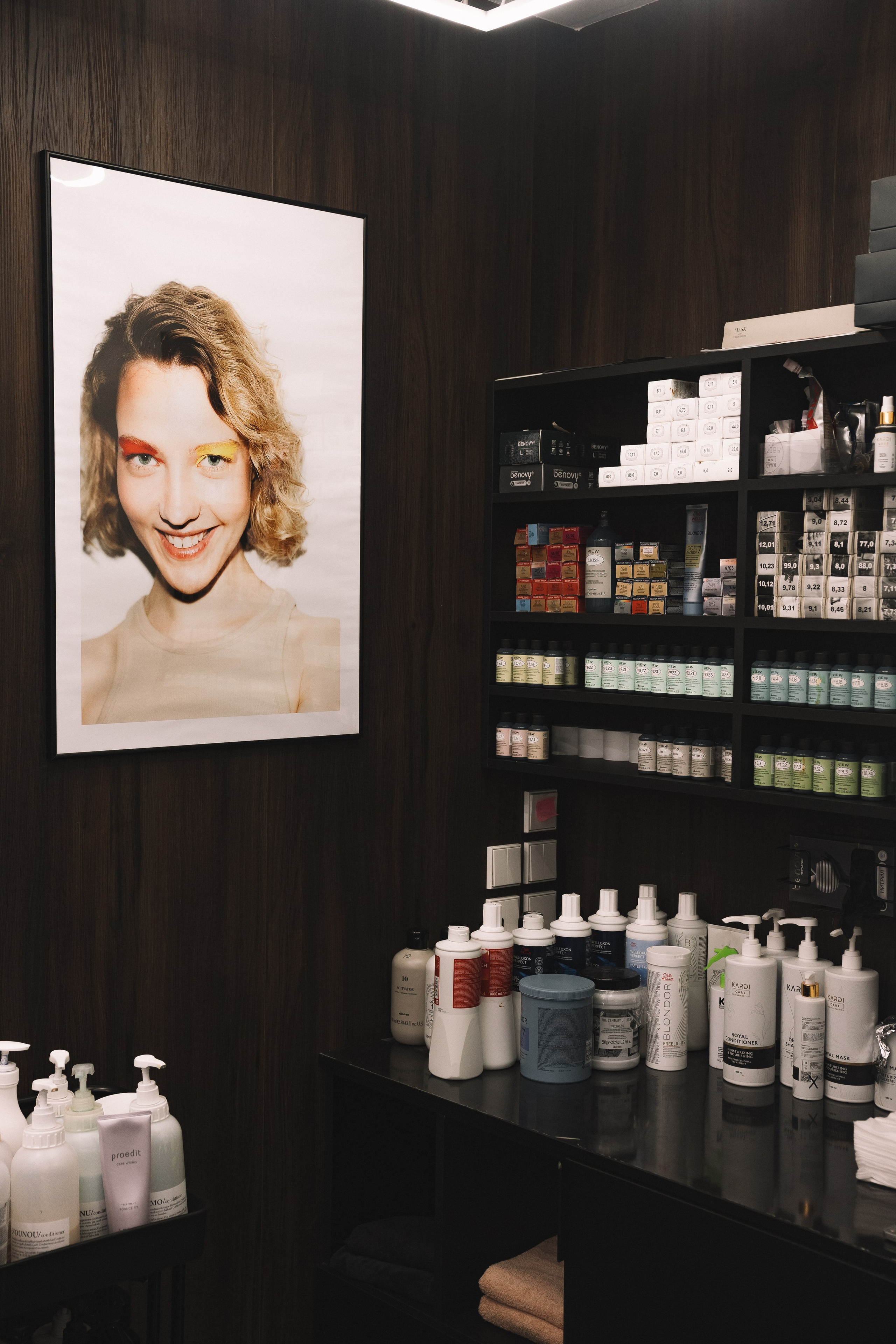 «Girlie» — контент-фотосессия в лучшей парикмахерской Санкт-Петербурга для мастера: Александры. Профессиональный фотограф в Санкт-Петербурге Александр Волосенцев