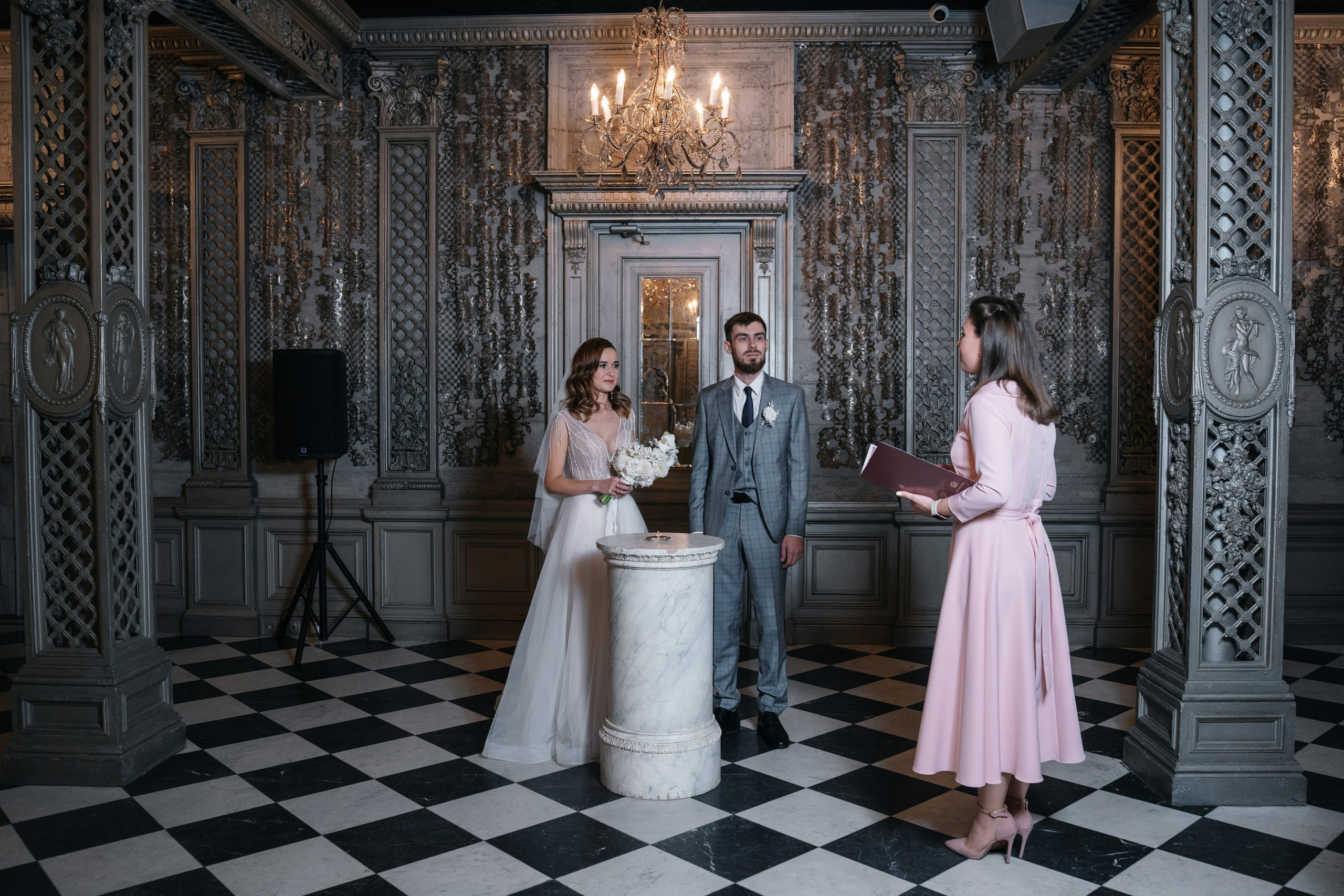 Свадебная фотосессия в отеле Золотое кольцо (Golden Ring Hotel) и ресторане Турандот