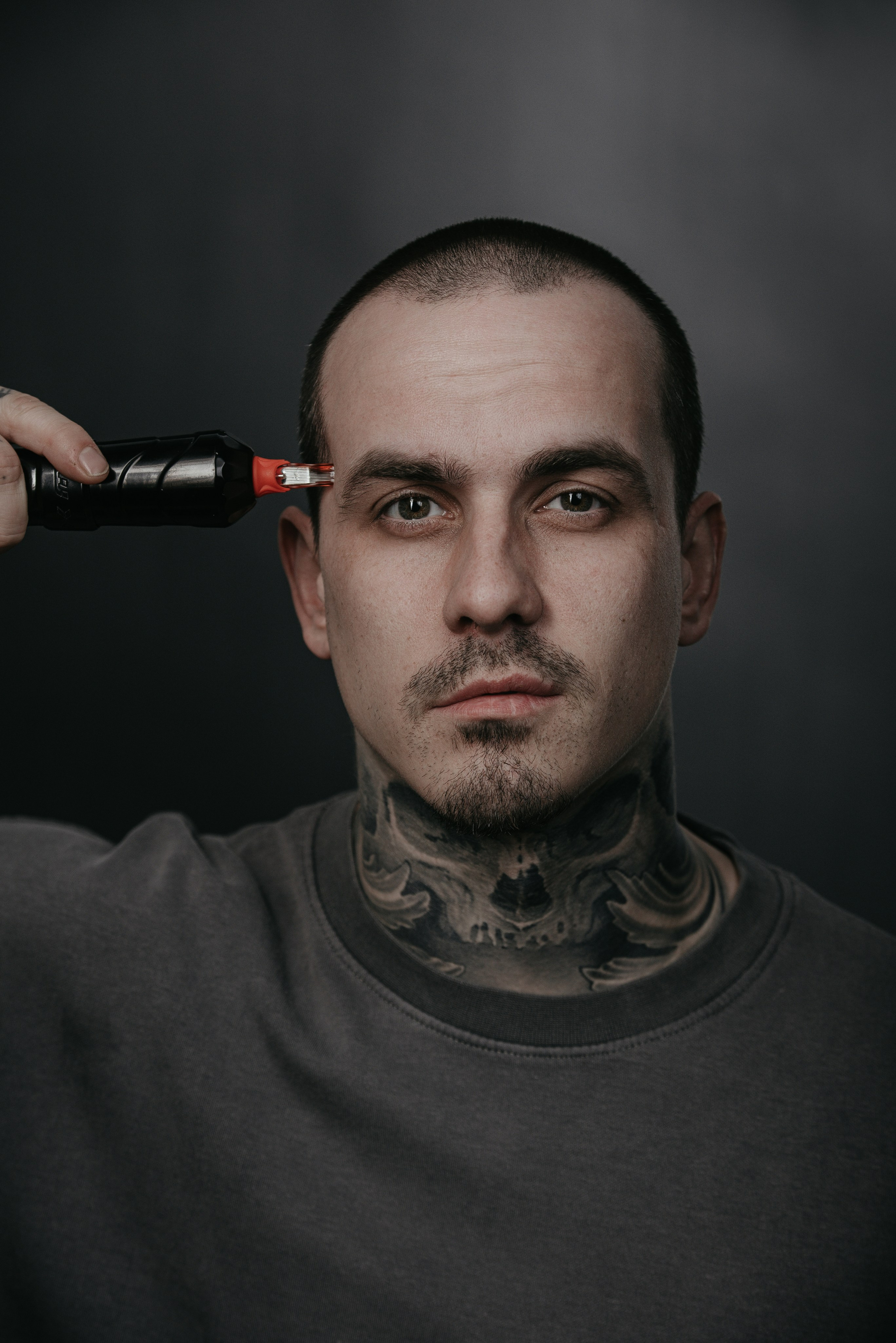 Тату-мастер. Роман Бочаров