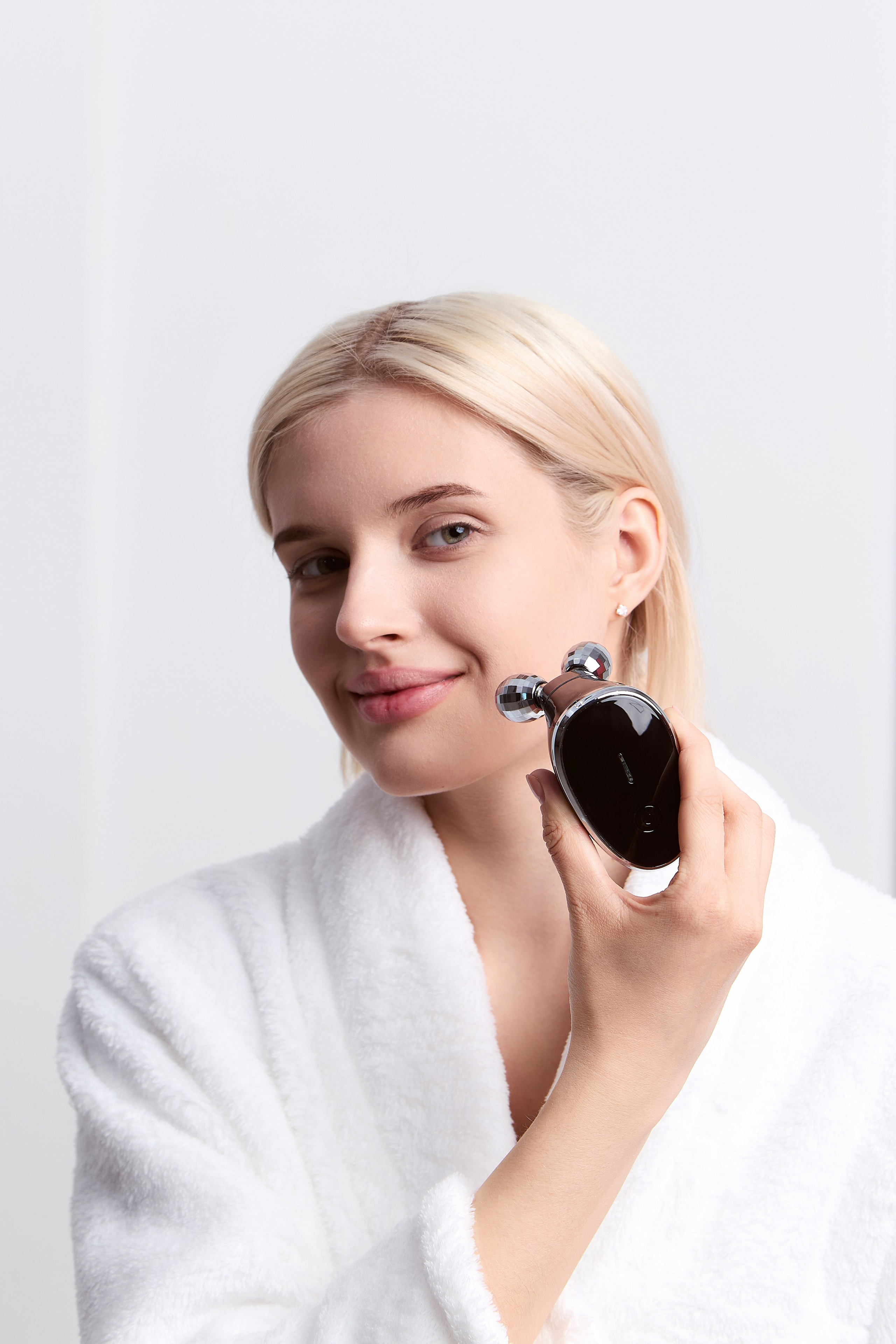 Съемка массажера для лица. Фотограф Руслан Потапов в Краснодаре