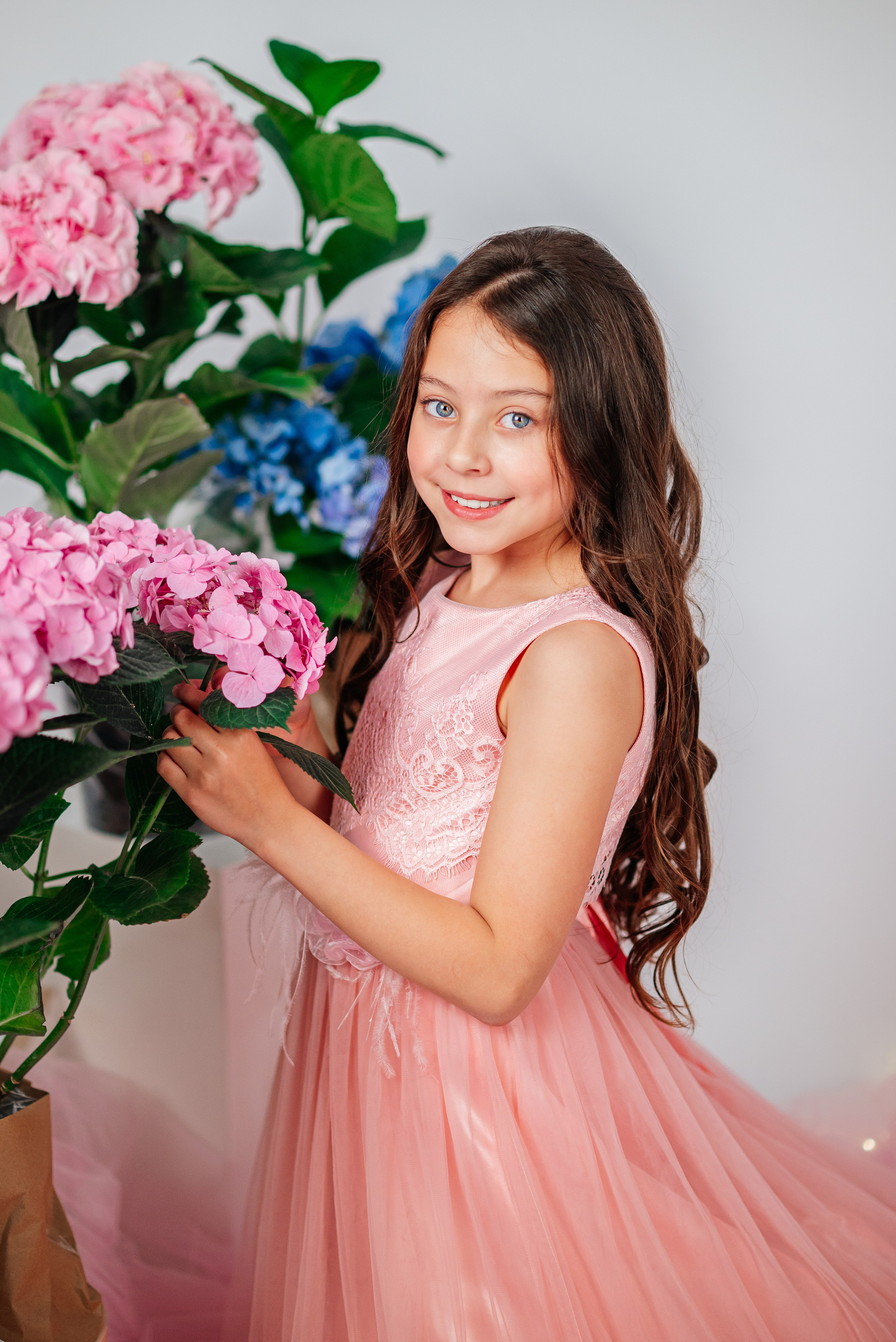 Вероника и гортензии. Семейный фотограф в Краснодаре