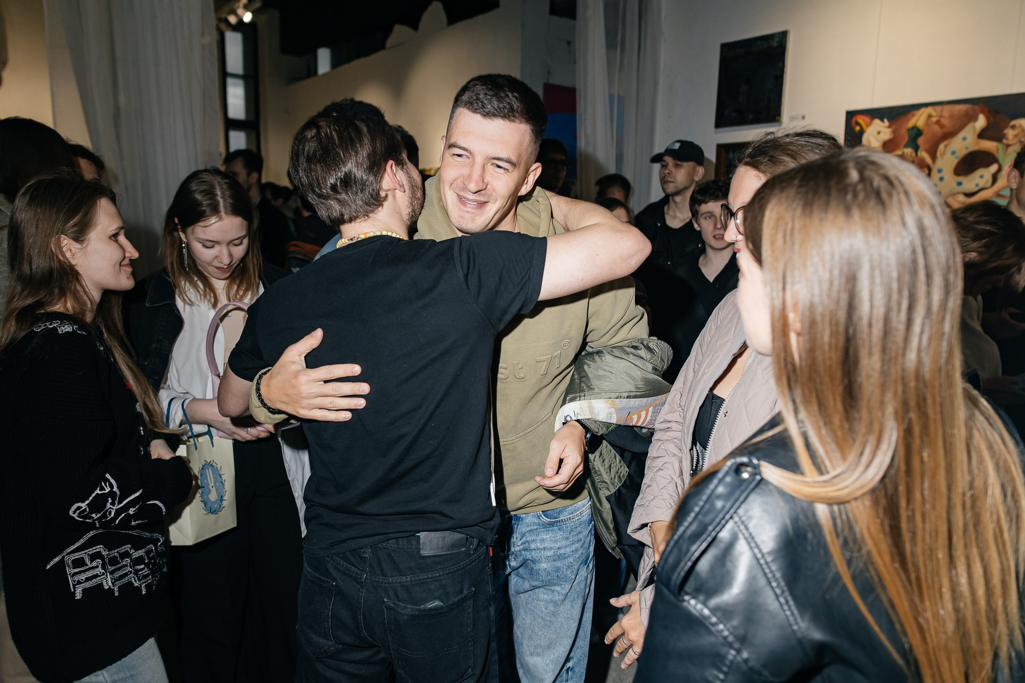 IZZI ROOM | Открытие выставки | май 2025. Репортажный фотограф в Санкт-Петербурге СПБ Алиса Ческидова на ваше мероприятие