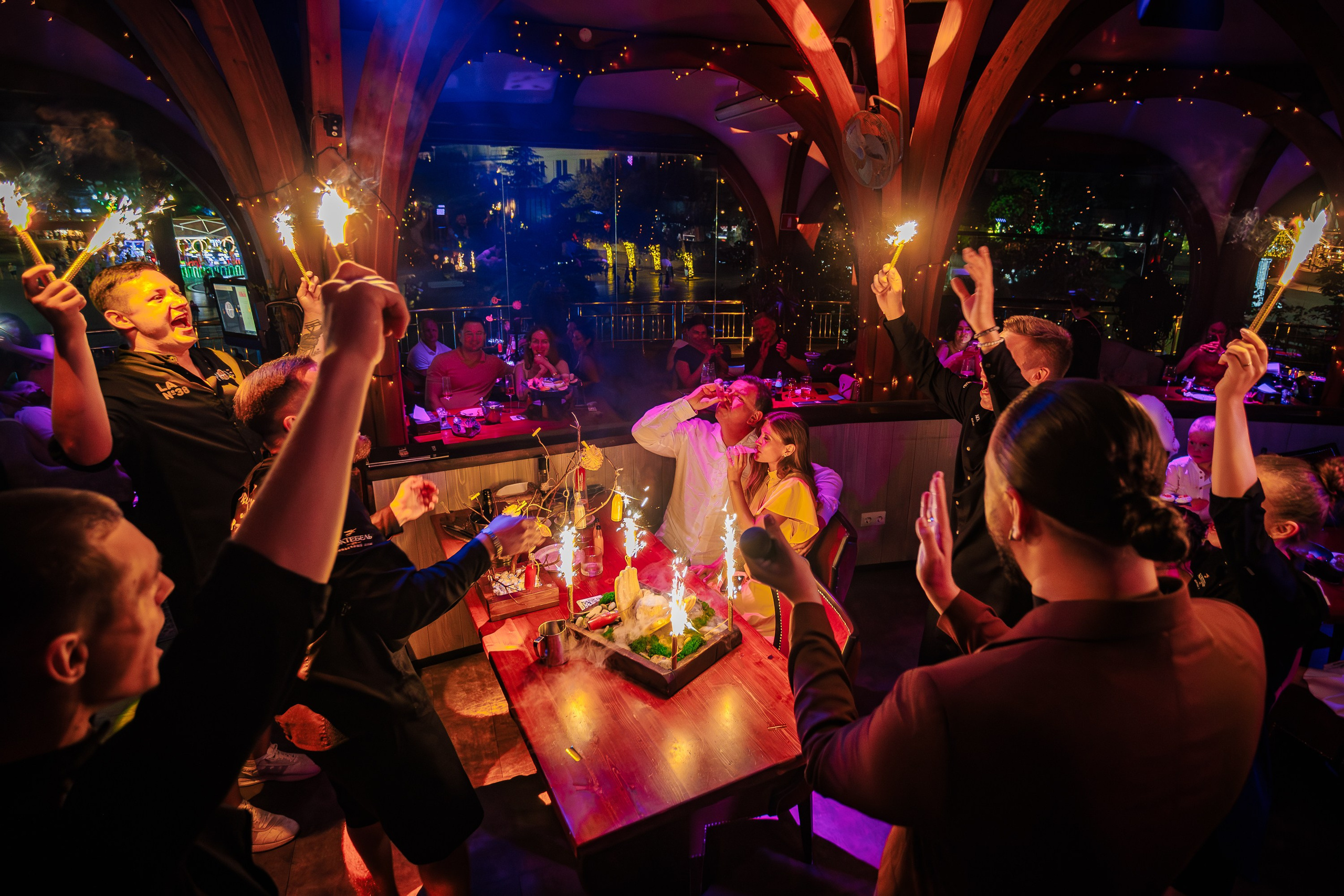 PTIZZA SHOW. Gold & Black in Ptizza Bar_Ялта_6.07.2025. Аминов Руслан | Фотограф