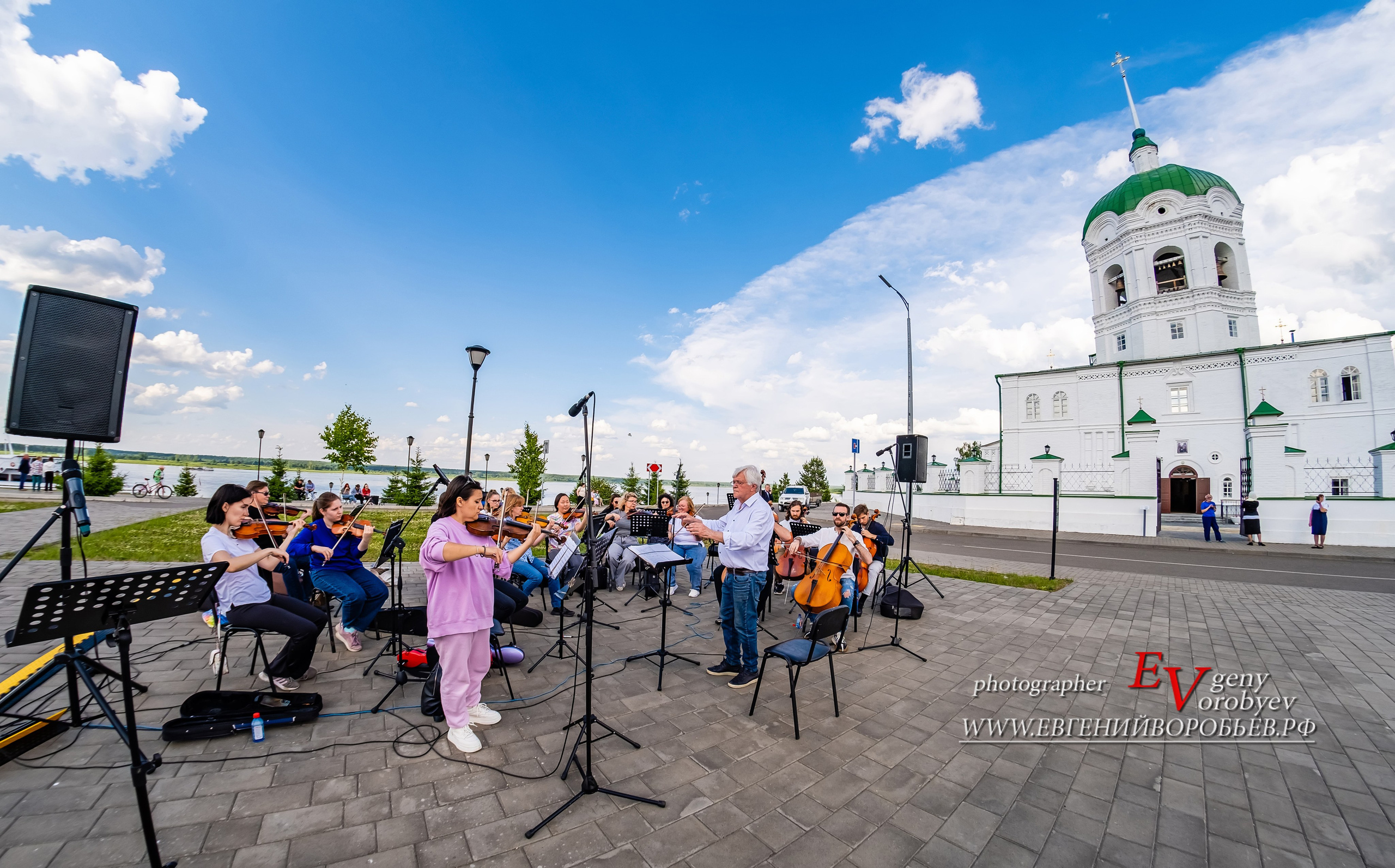 экскурсии Енисейск Красноярск аренда микроавтобуса трансфер индивидуальный тур фото набережная дегустация сибирской кухни интересные места что посмотреть куда сходить что посетить достопримечательности в Енисейске  храм церковь монастырь фототур  цена заказать экскурсию программа маршрут смотровые площадки видовые красивые места путешествие туристический маршрут 