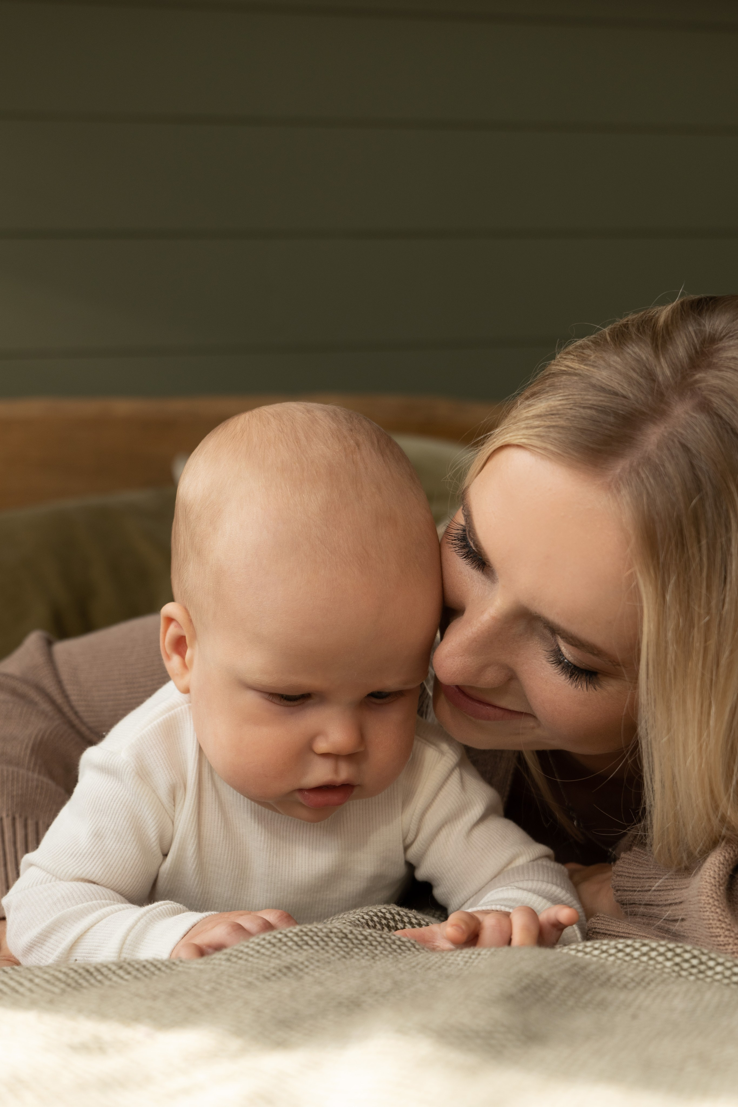 Студийная семейная фотосессия. Фотограф видеограф Ольга Василевская