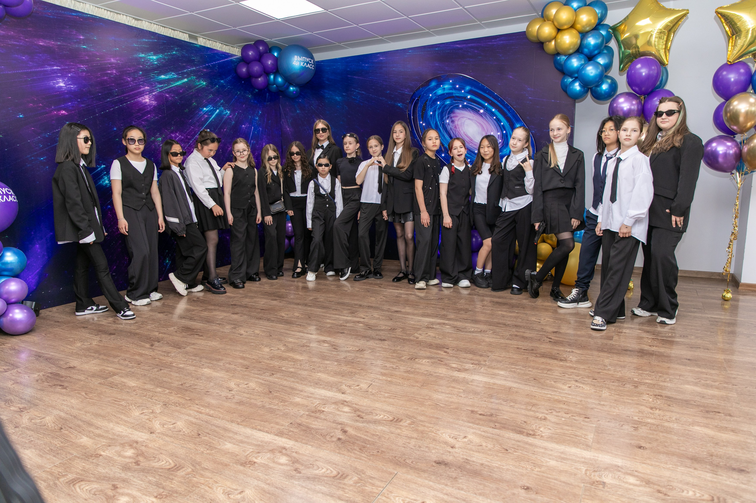 Выпускной 4 класс Гимназия 3 2025. Школьный и детский фотограф в Южно-Сахалинске Анастасия Лескова