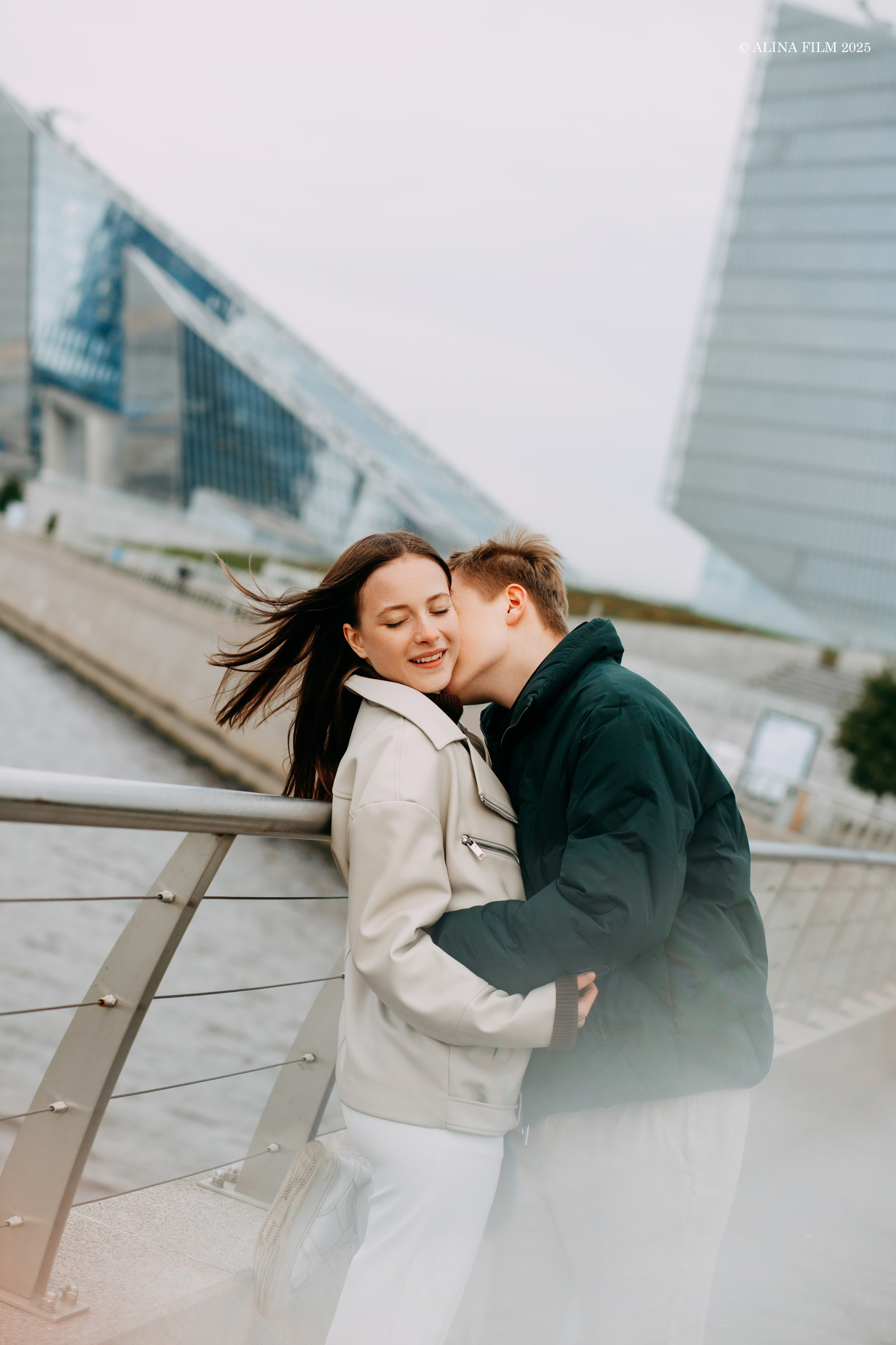 Фотосессия у Лахты (лавстори). Фотограф в Санкт-Петербурге Alina Film