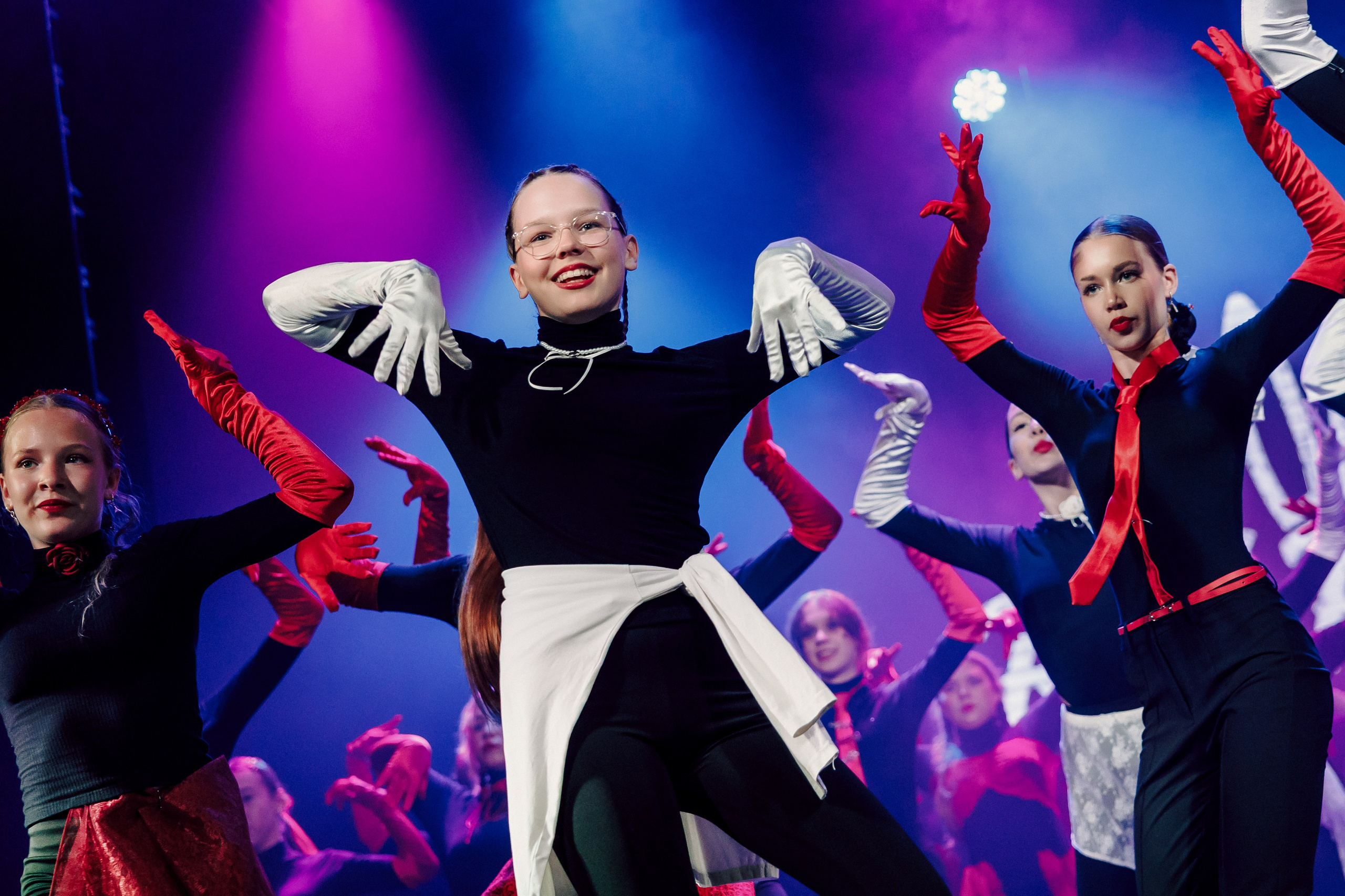 Отчётный концерт танцевальной школы «Red Rabbits» 2025. Лёшка Варзегов — фотограф