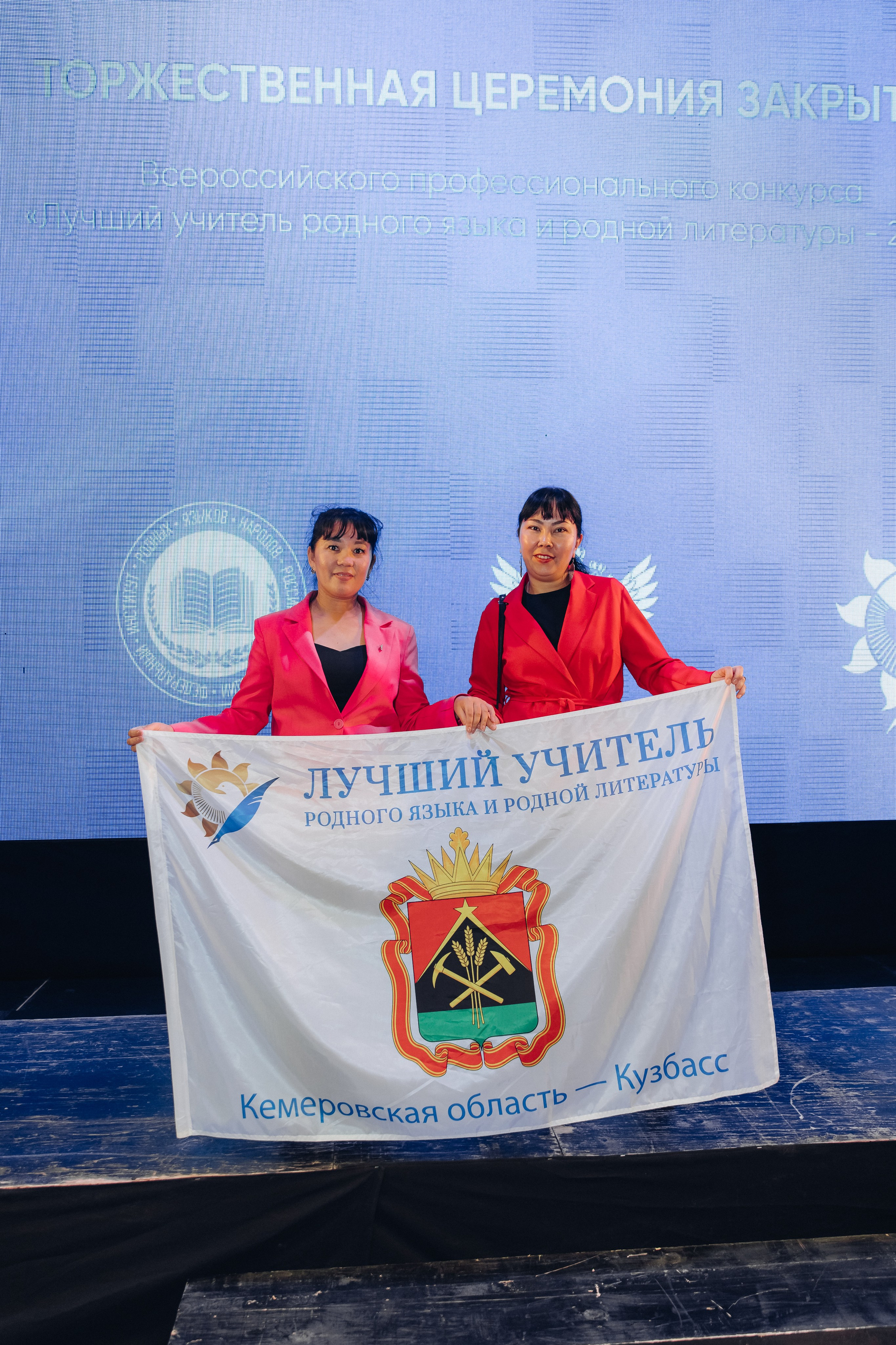 Лучший учитель родного языка и литературы 2025. Свадебный и семейный фотограф в Улан-Удэ