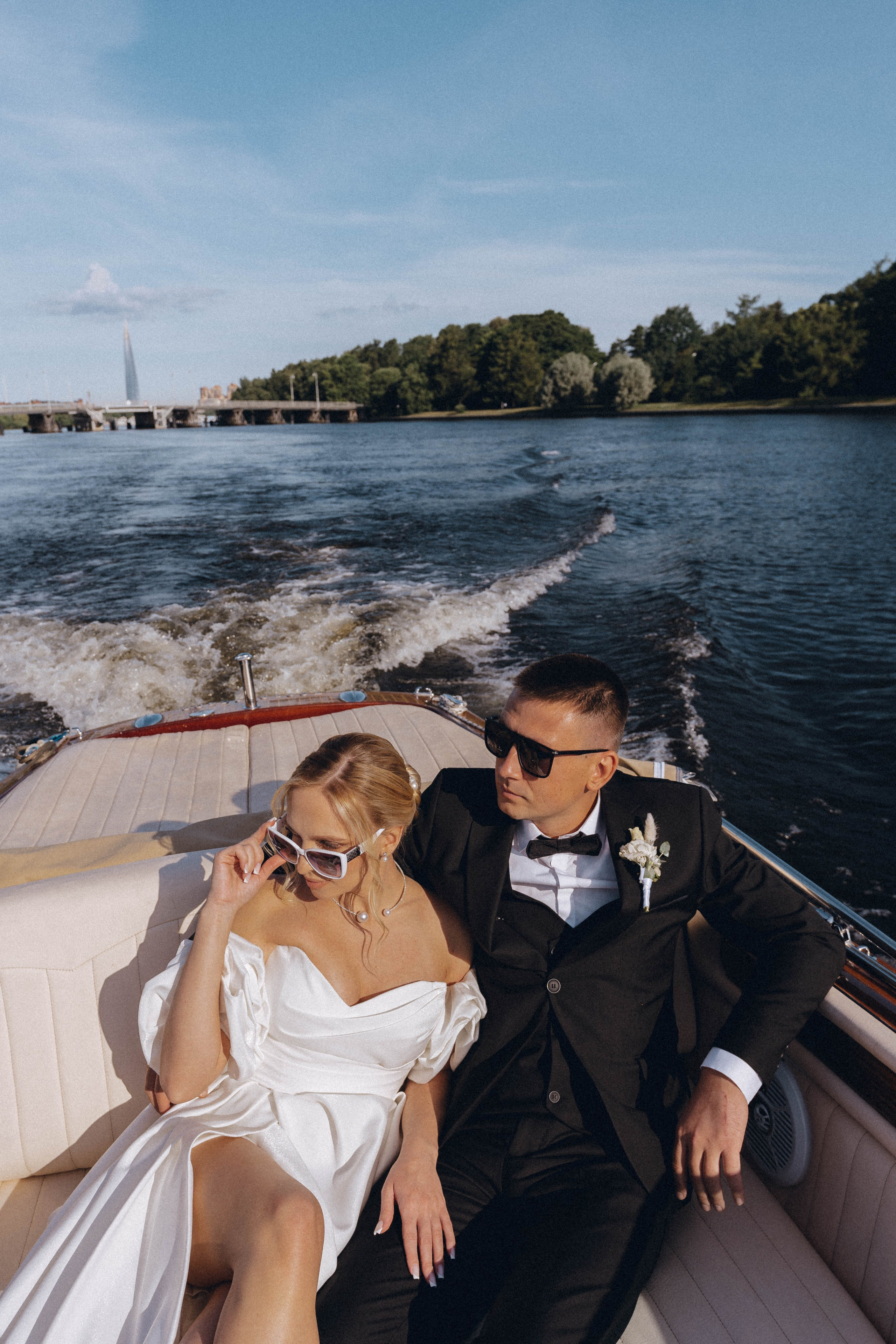 СВАДЕНБНАЯ СЬЕМКА НА КАТЕРЕ ПО КАНАЛАМ САНКТ-ПЕТЕРБУРГА И В АКВАТОРИИ НЕВЫ. Профессиональный фотограф, Санкт-Петербург — Виктория Богомолова