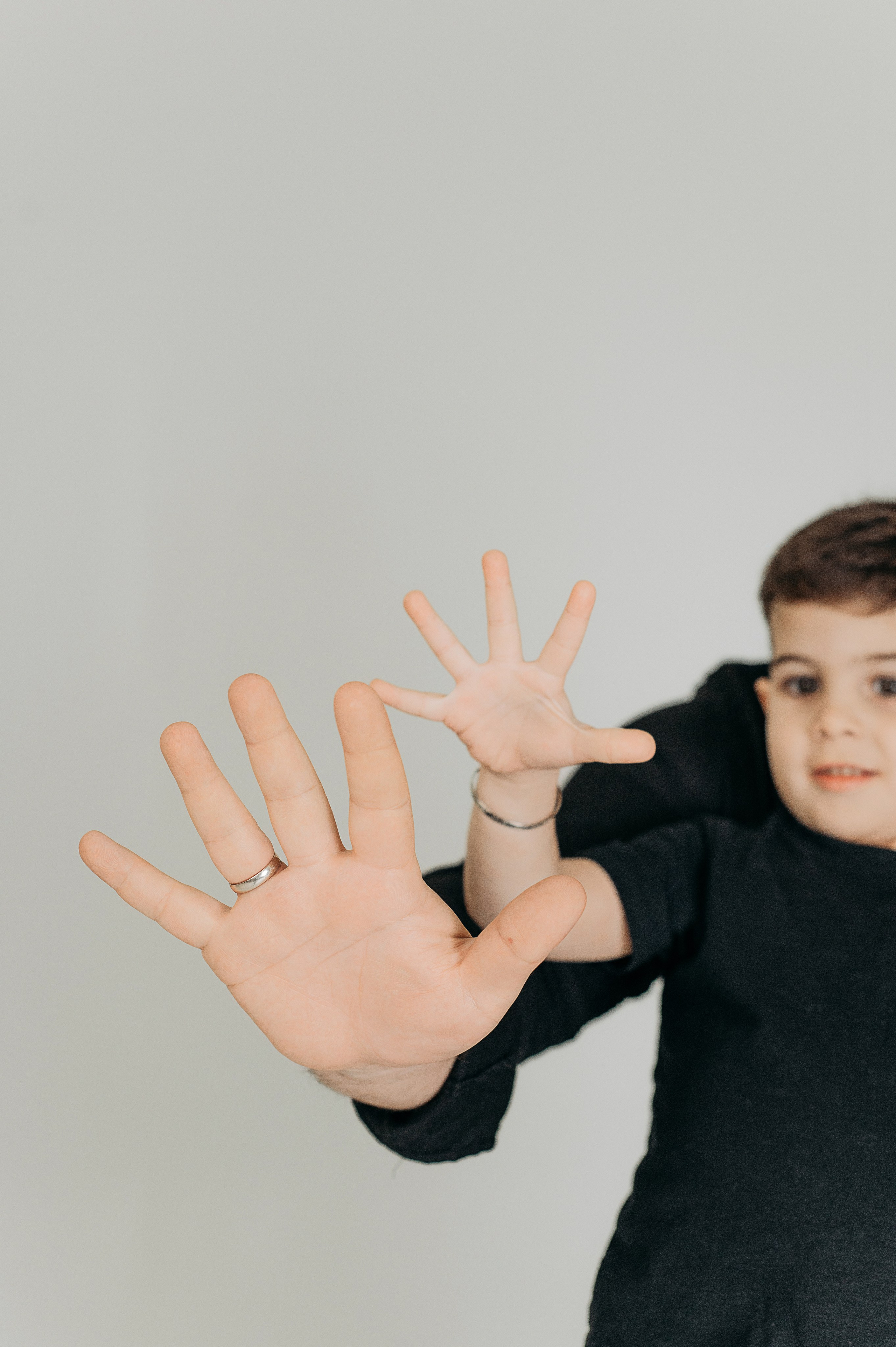 Семейная фотосессия на циклораме. Семейный и свадебный фотограф в Санкт-Петербурге Юлия Мельникова