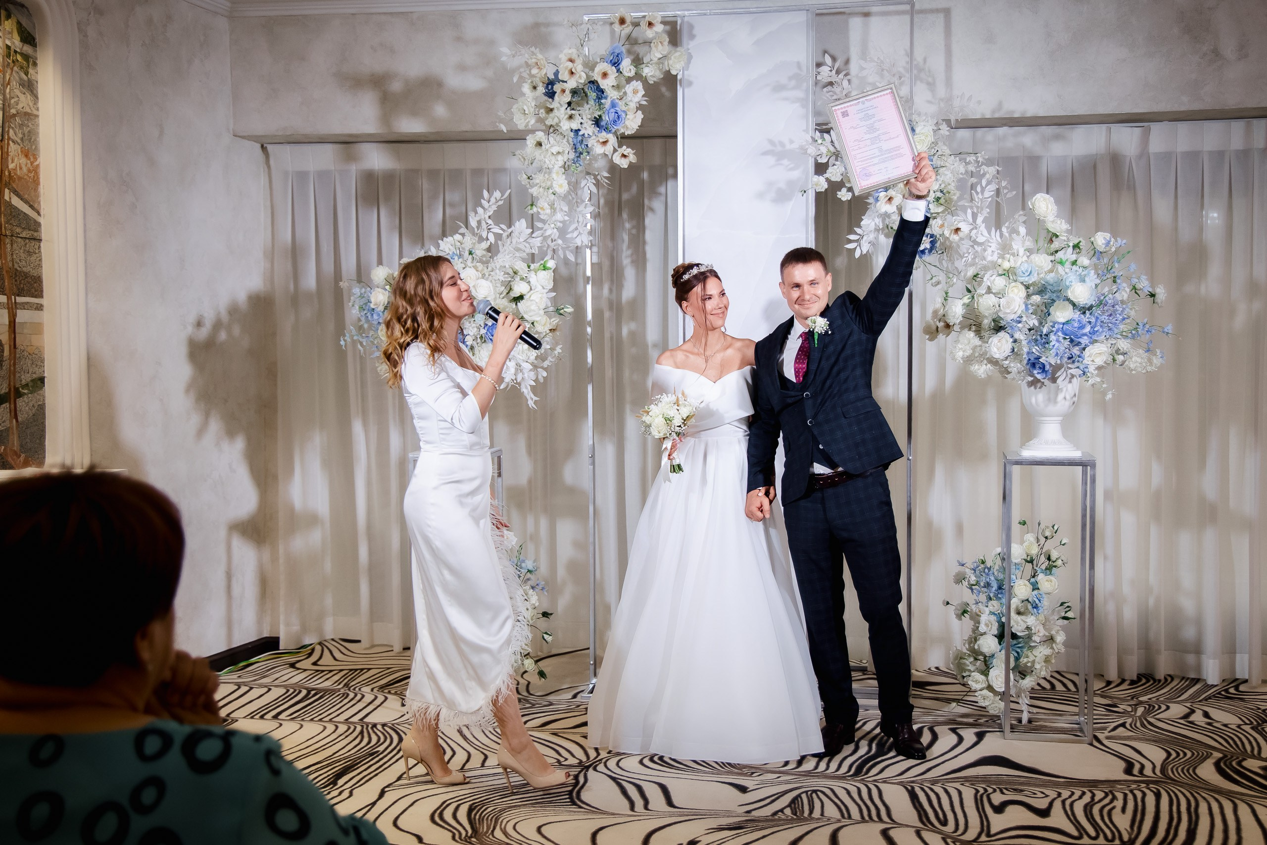 Евгений и Юлия. Совместные сборы. Интурист. Выездная. Фото с Китами. Свадебный фотограф в Хабаровске