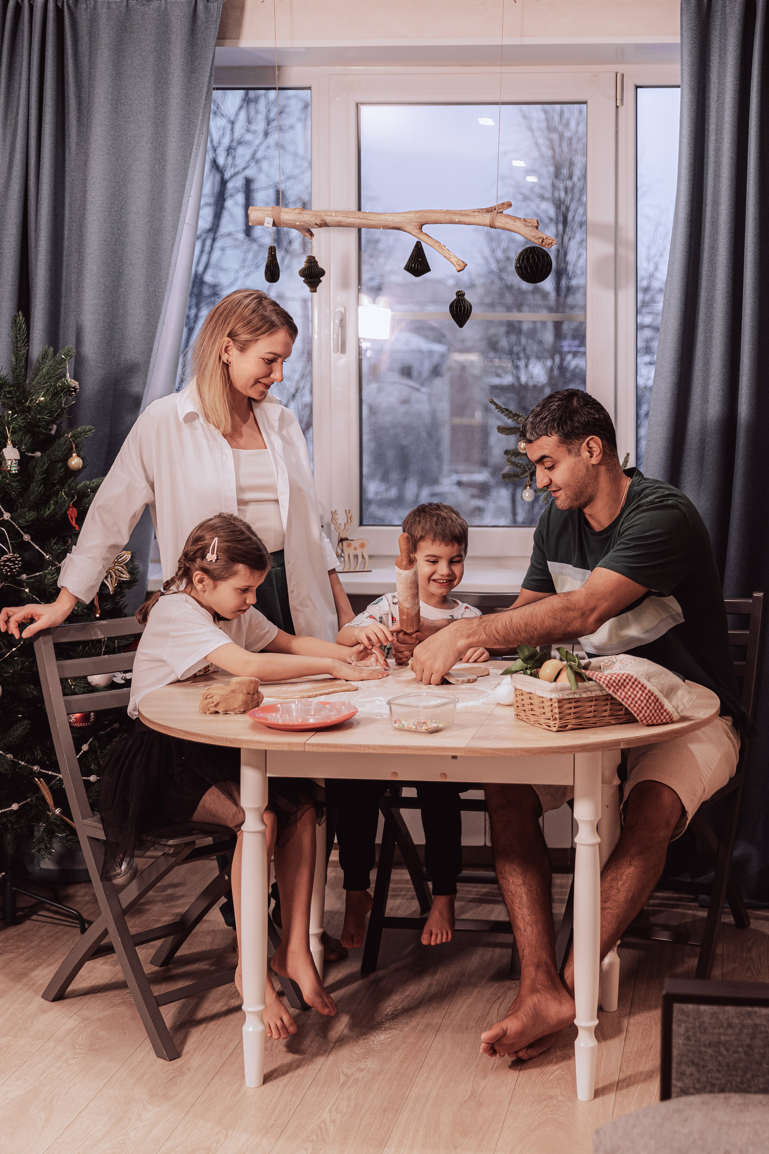 Домашняя семейная новогодняя фотосессия. Семейный и детский фотограф в Мурманске Карина Березина