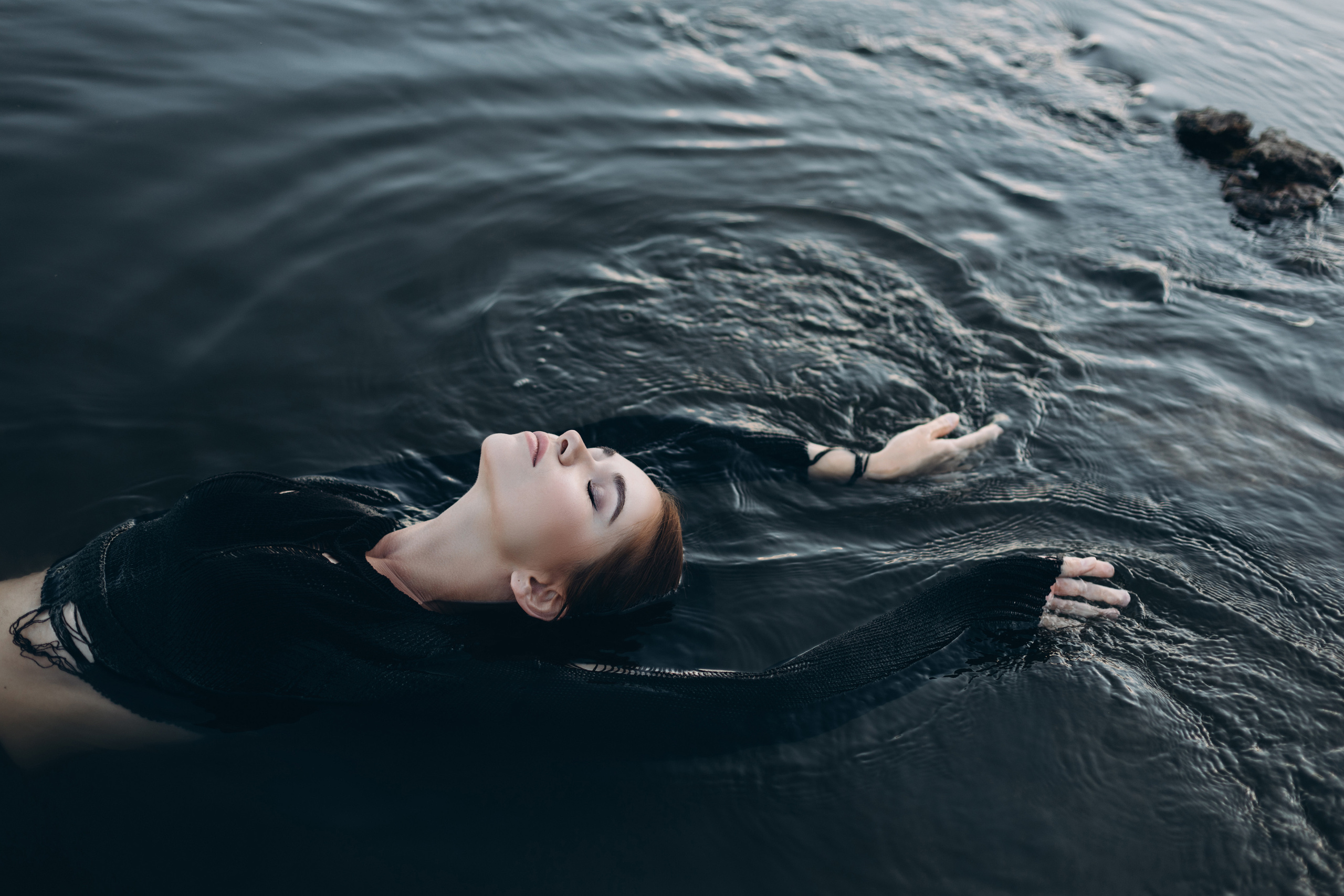 Ирина «The dark abyss». Фотограф Мария Щеголькова. Чувственный женский портрет