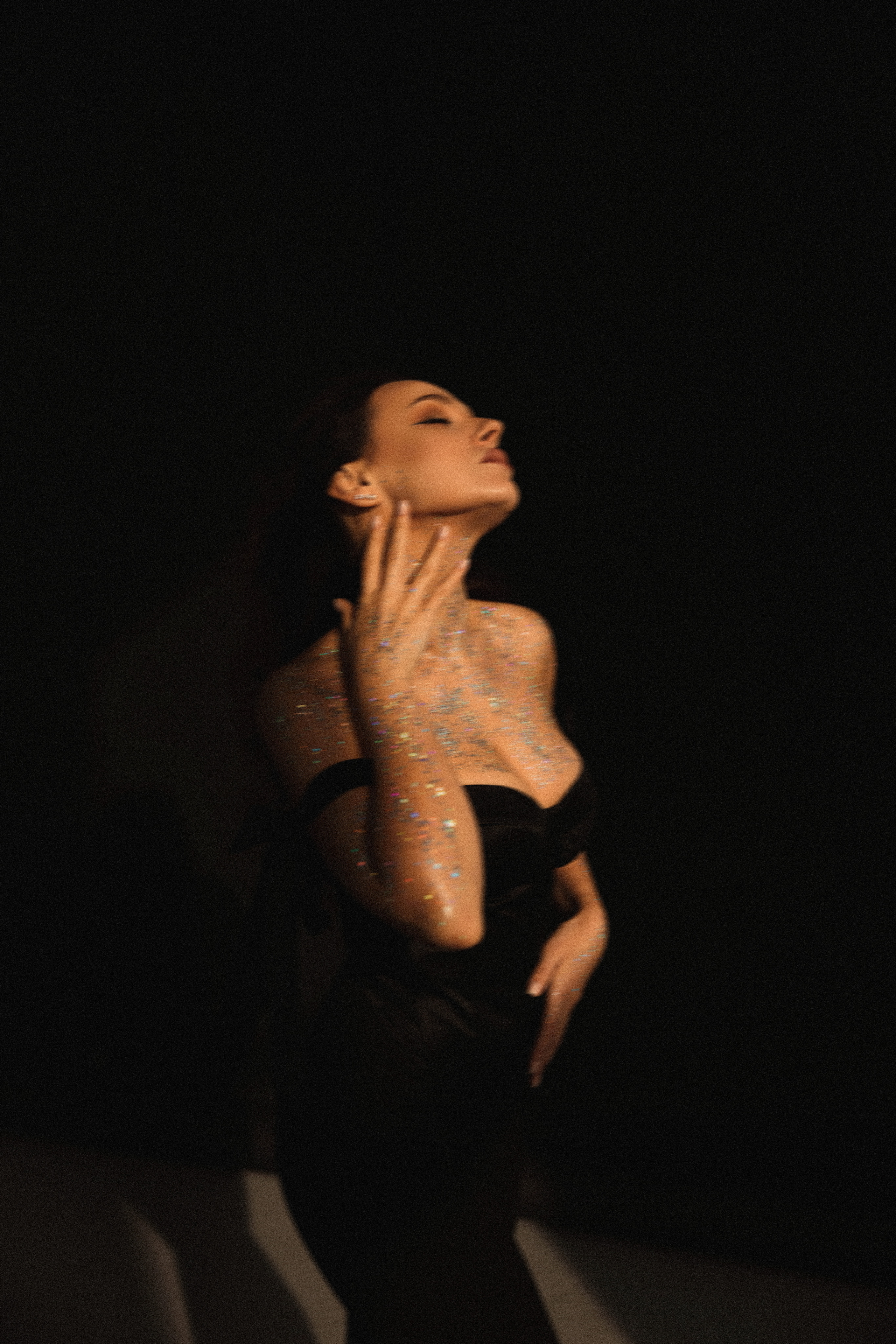 Елена «Shine in the dark». Фотограф Мария Щеголькова. Чувственный женский портрет