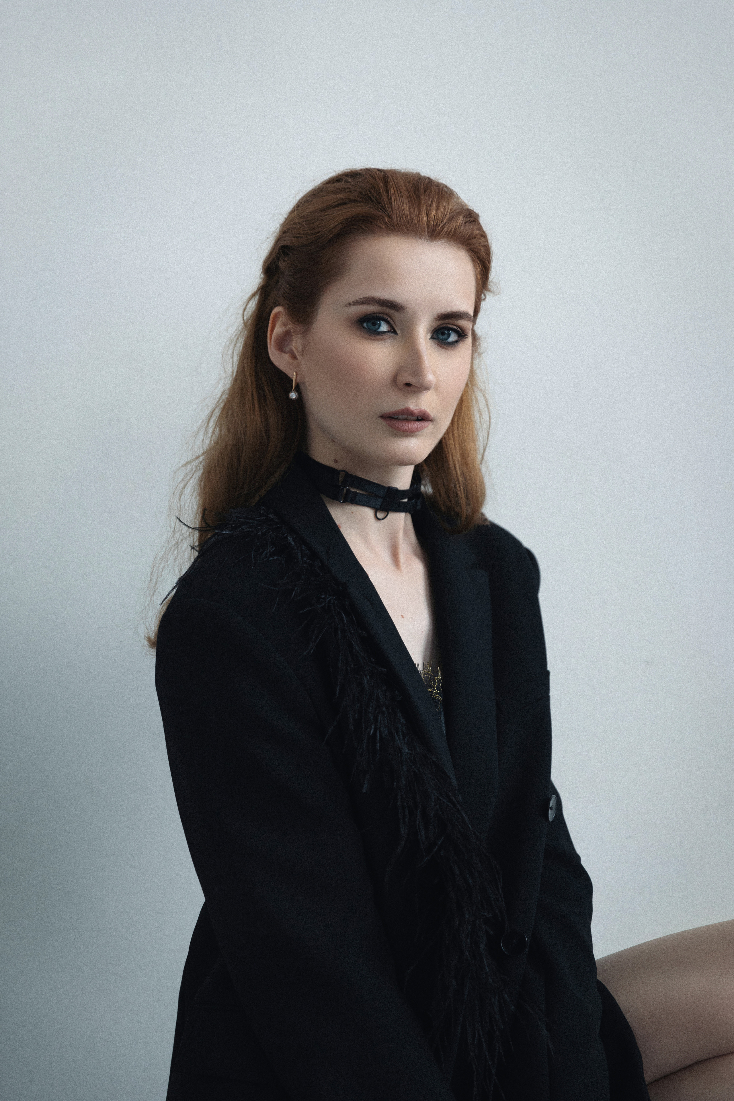 Юлия «The dark feather». Фотограф Мария Щеголькова. Чувственный женский портрет