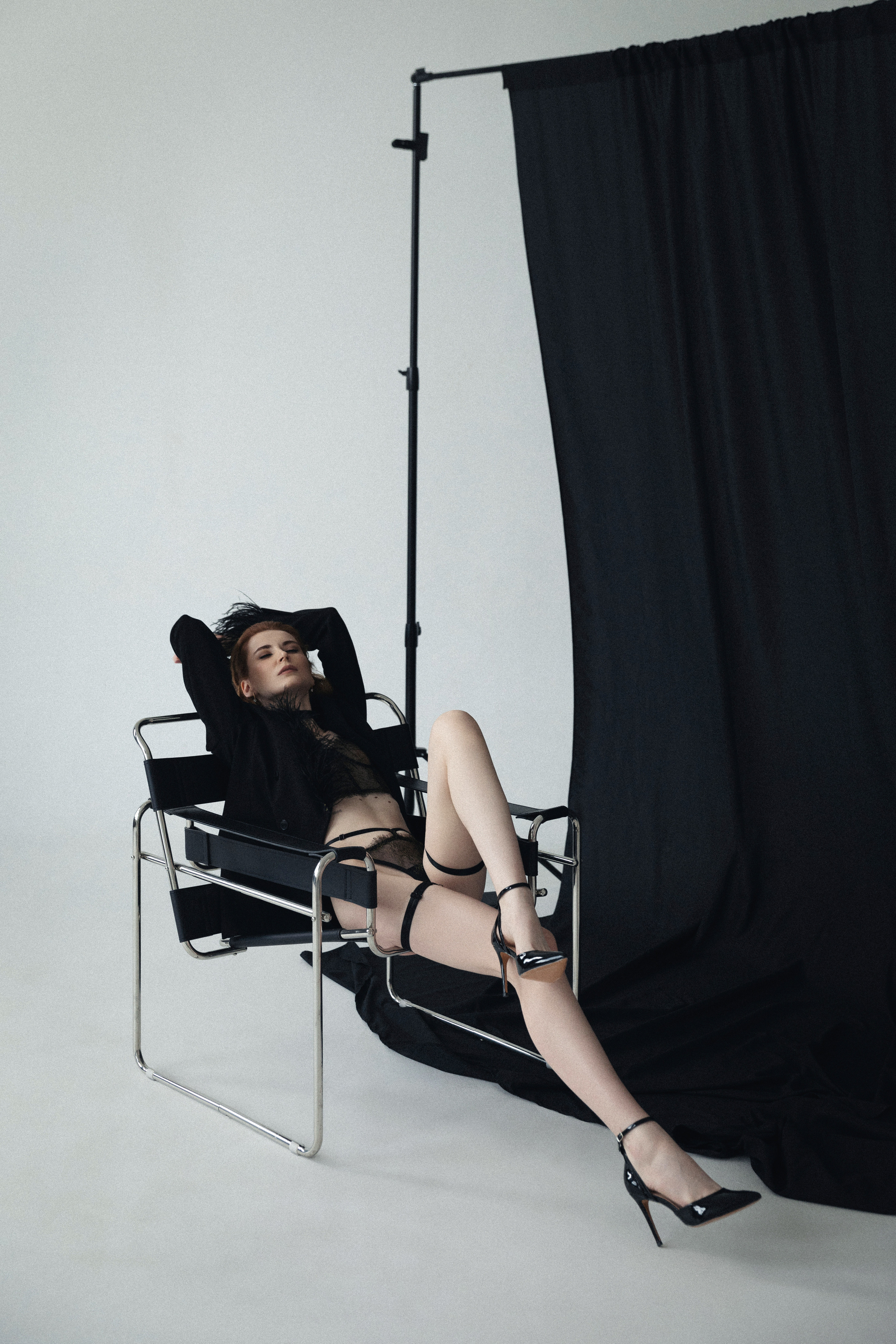 Юлия «The dark feather». Фотограф Мария Щеголькова. Чувственный женский портрет