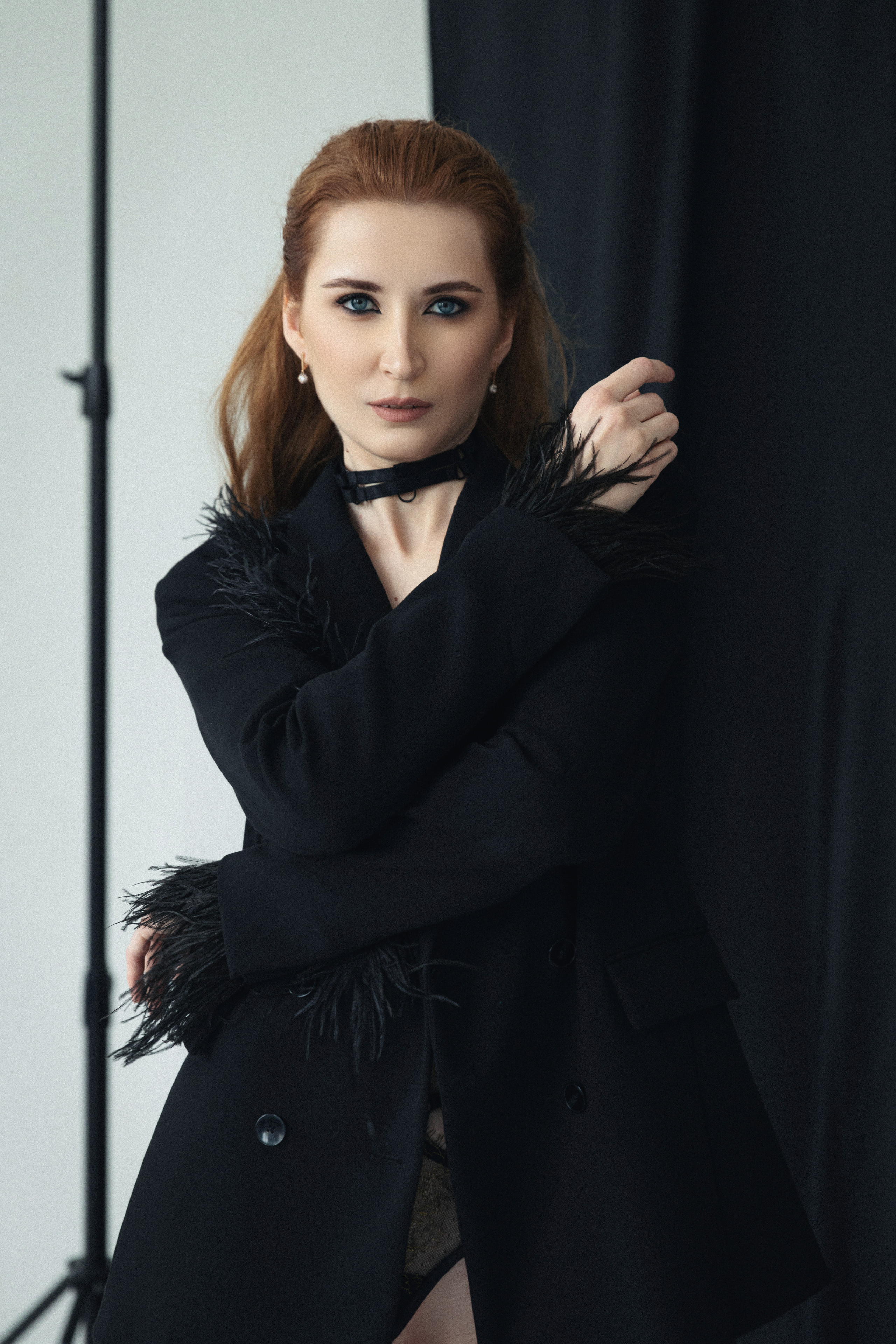 Юлия «The dark feather». Фотограф Мария Щеголькова. Чувственный женский портрет