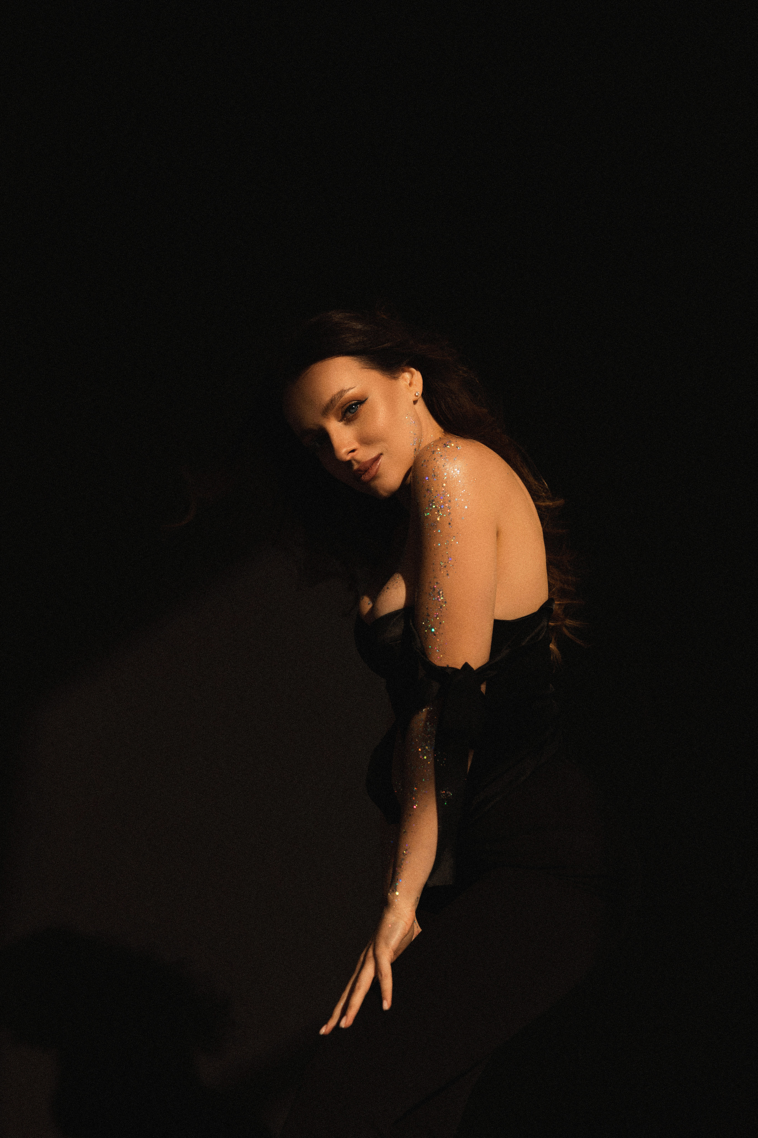 Елена «Shine in the dark». Фотограф Мария Щеголькова. Чувственный женский портрет