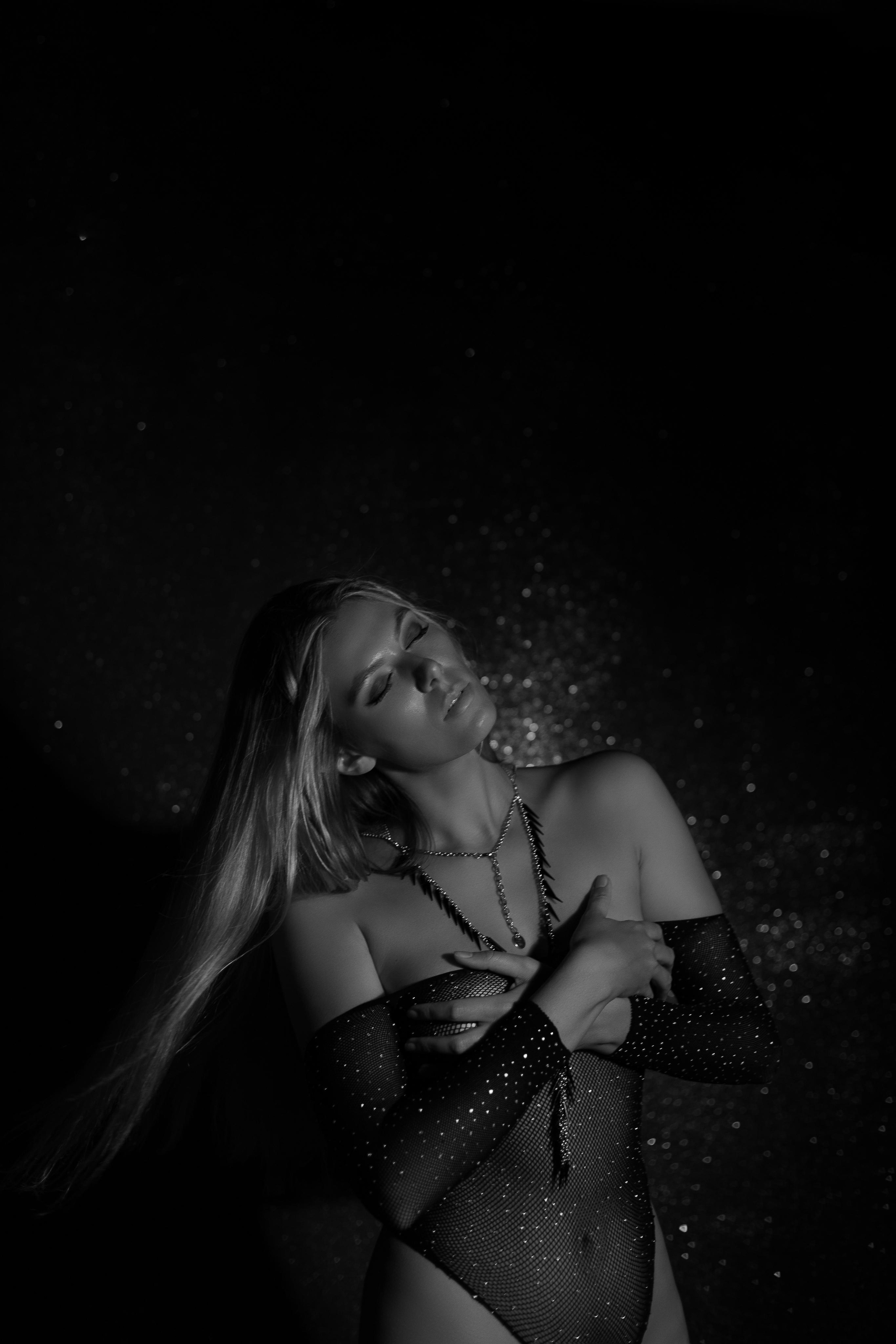 Мария «The brilliance of spotlights». Фотограф Мария Щеголькова. Чувственный женский портрет