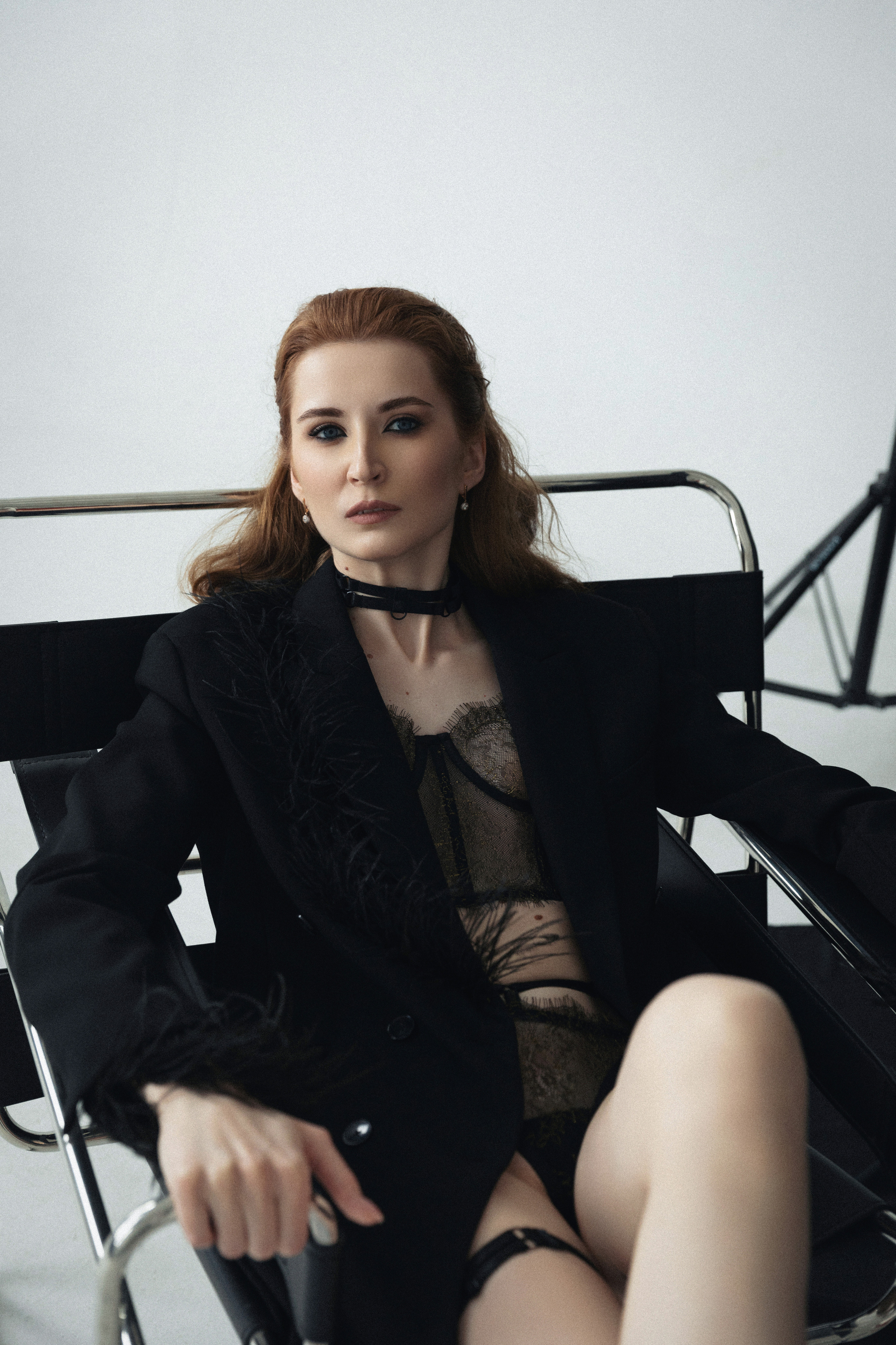 Юлия «The dark feather». Фотограф Мария Щеголькова. Чувственный женский портрет