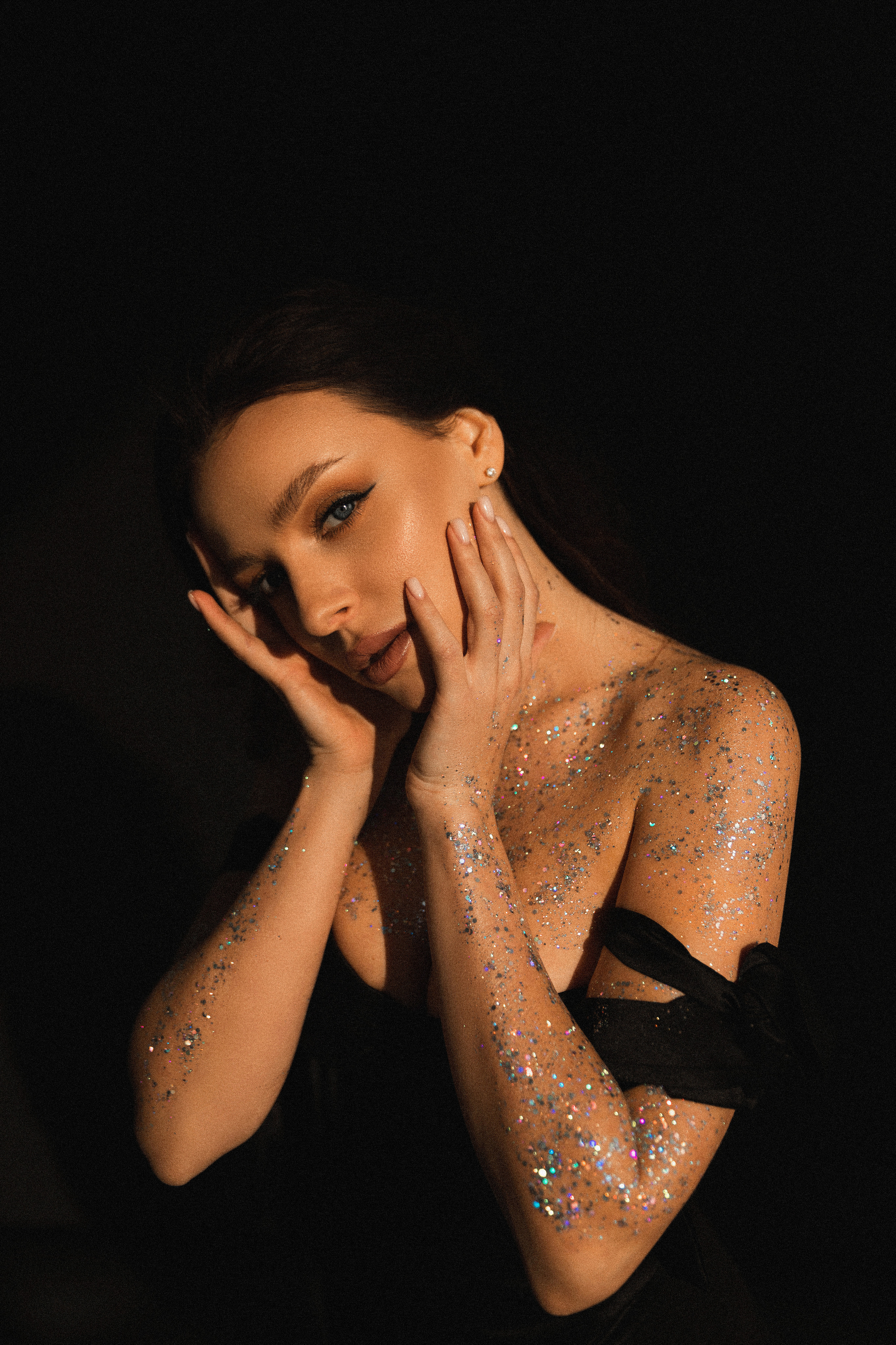 Елена «Shine in the dark». Фотограф Мария Щеголькова. Чувственный женский портрет