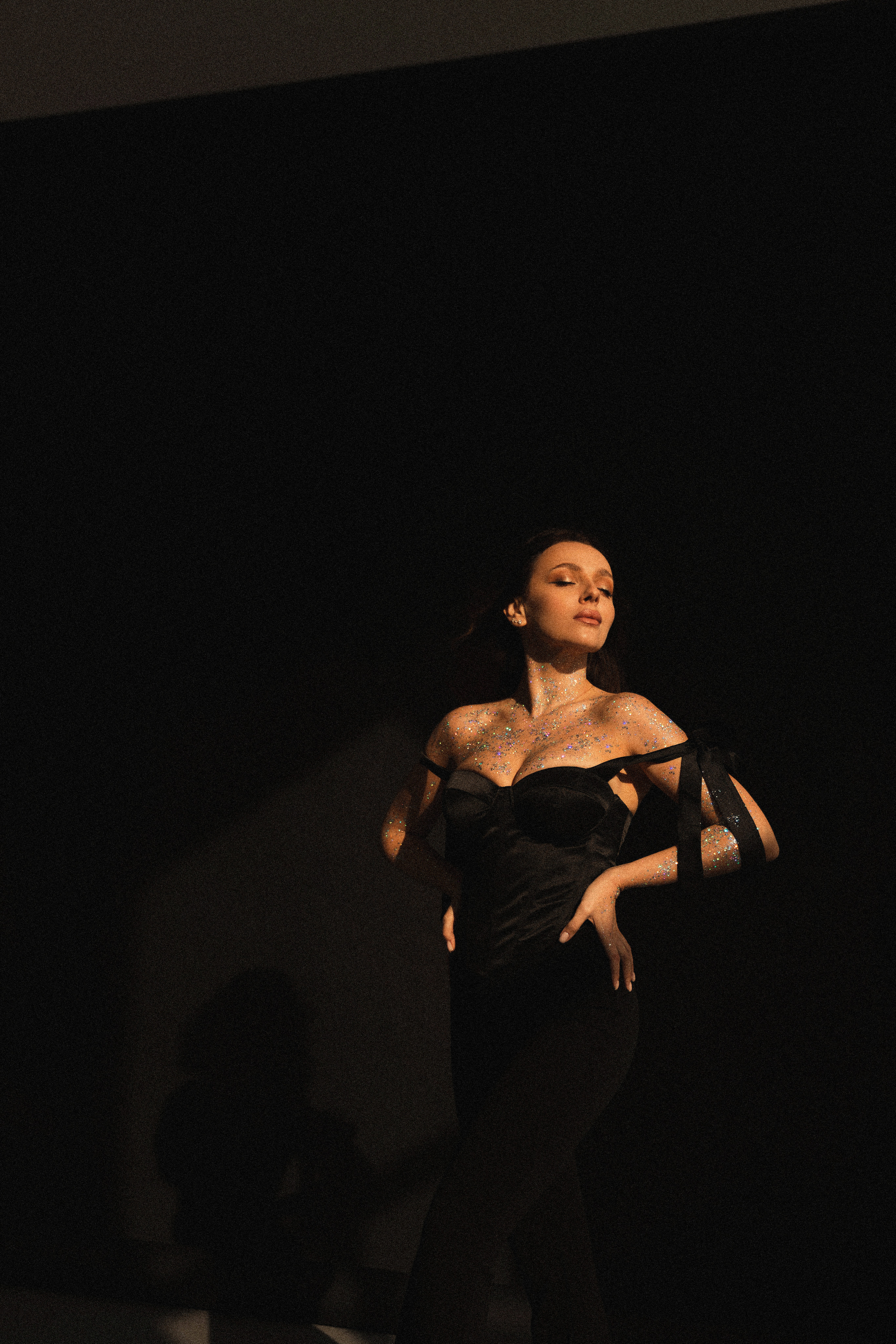 Елена «Shine in the dark». Фотограф Мария Щеголькова. Чувственный женский портрет