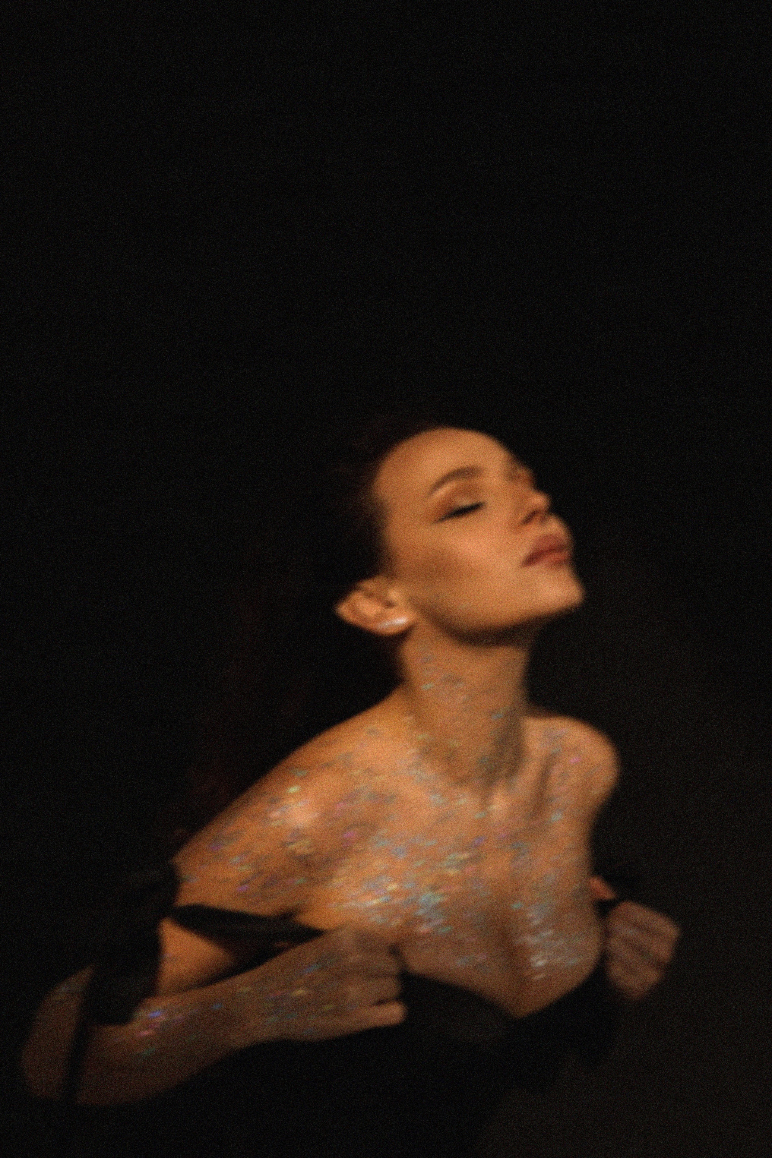 Елена «Shine in the dark». Фотограф Мария Щеголькова. Чувственный женский портрет