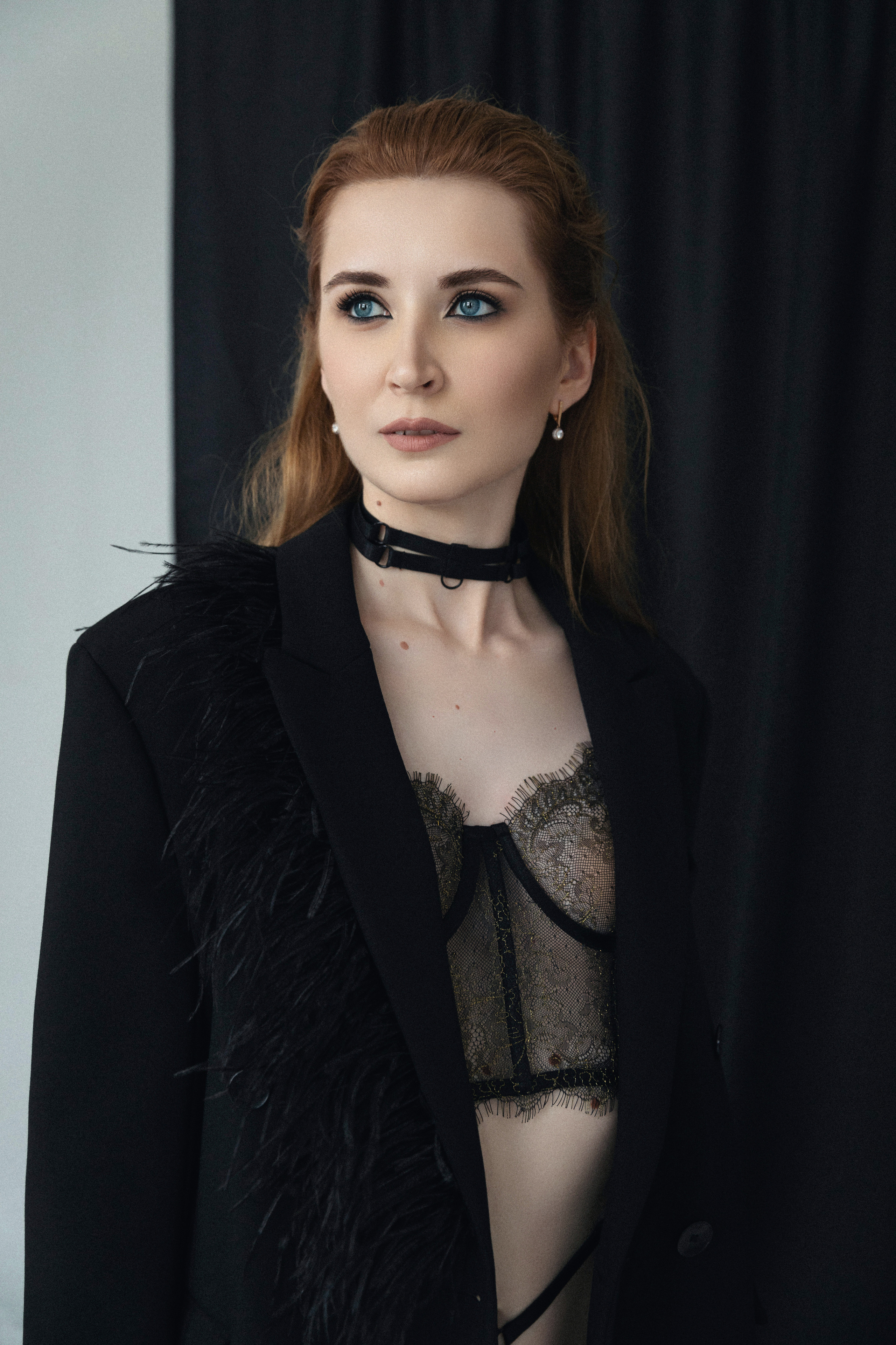 Юлия «The dark feather». Фотограф Мария Щеголькова. Чувственный женский портрет