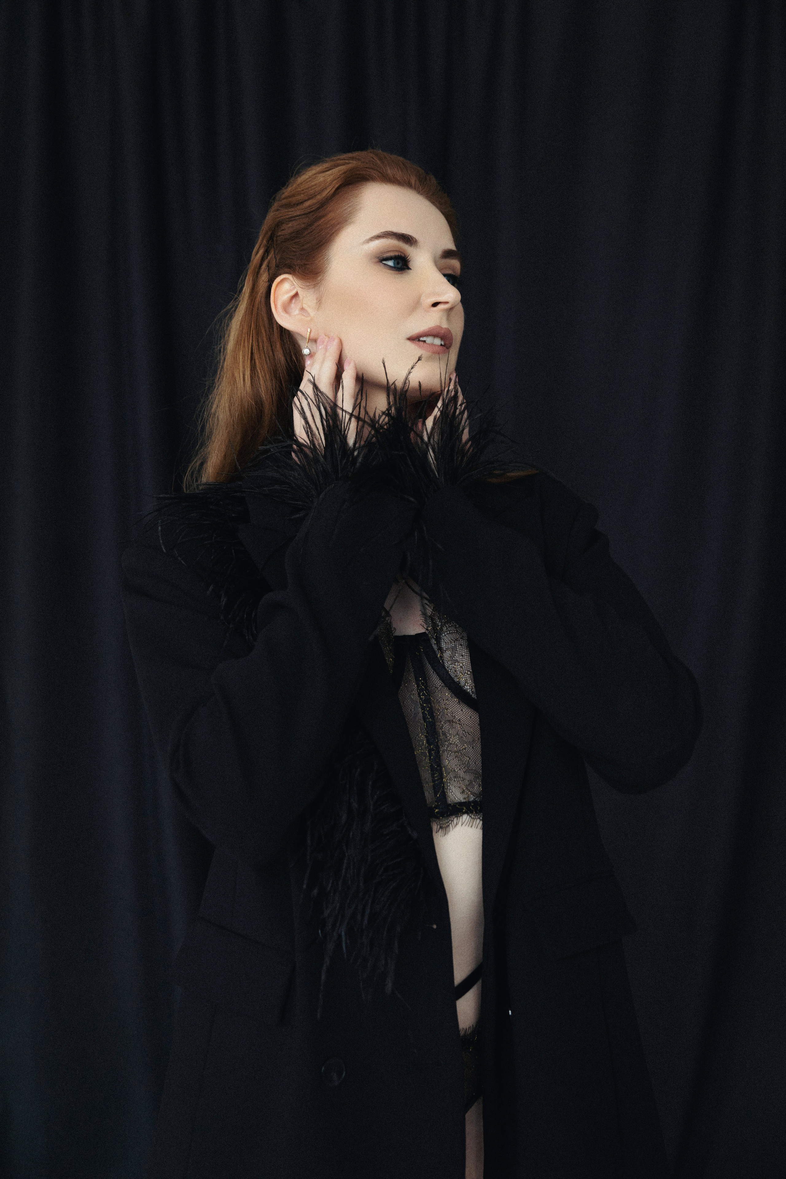 Юлия «The dark feather». Фотограф Мария Щеголькова. Чувственный женский портрет