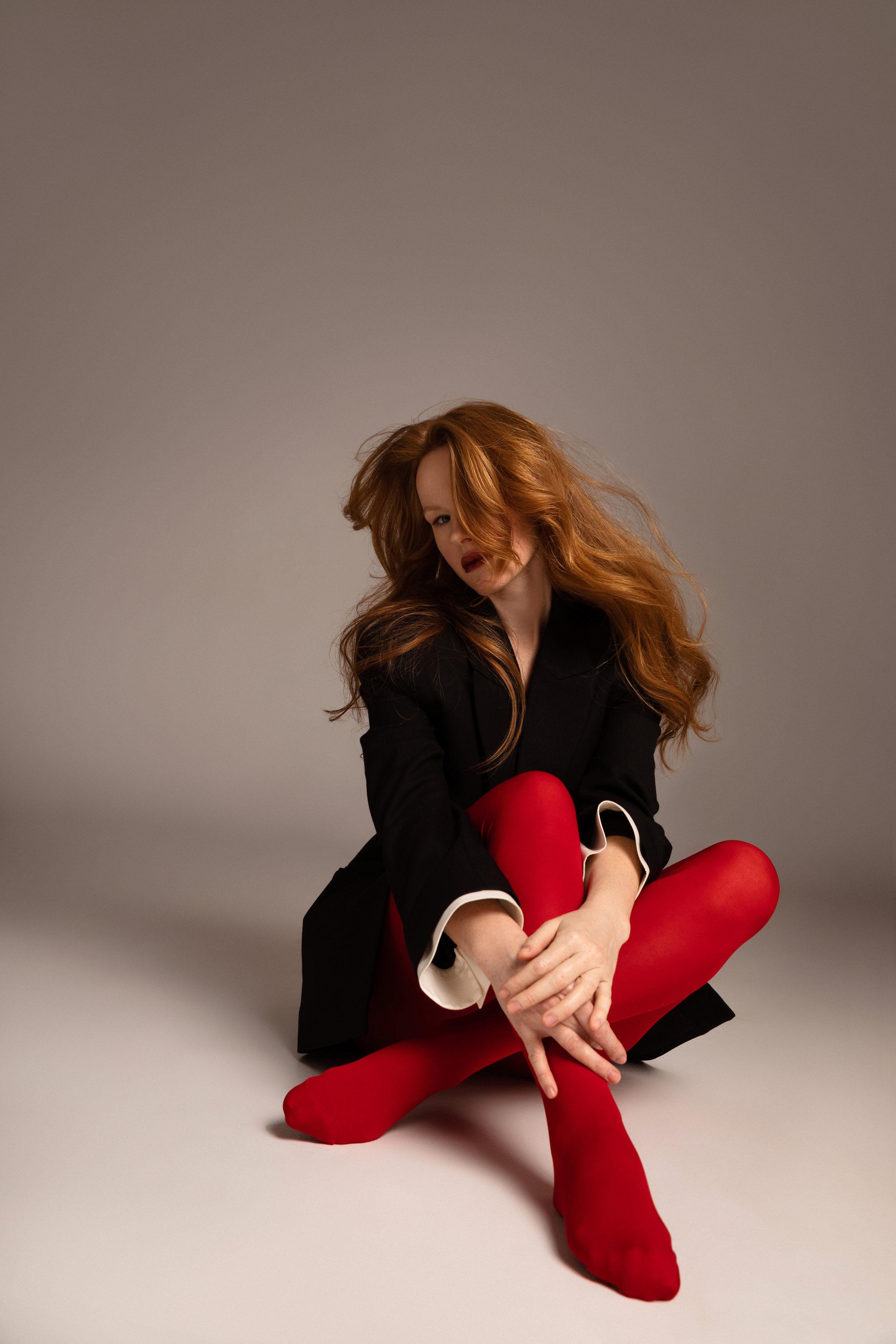 Светлана «Red tights». Фотограф Мария Щеголькова. Чувственный женский портрет