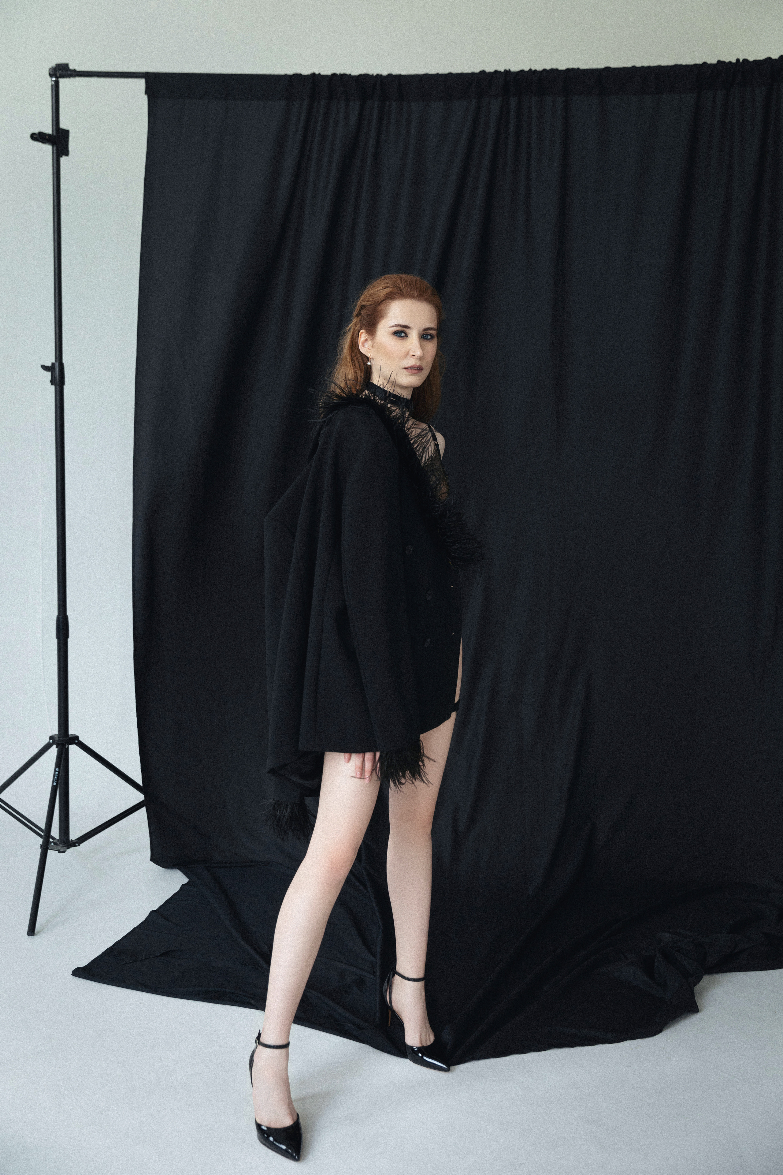 Юлия «The dark feather». Фотограф Мария Щеголькова. Чувственный женский портрет